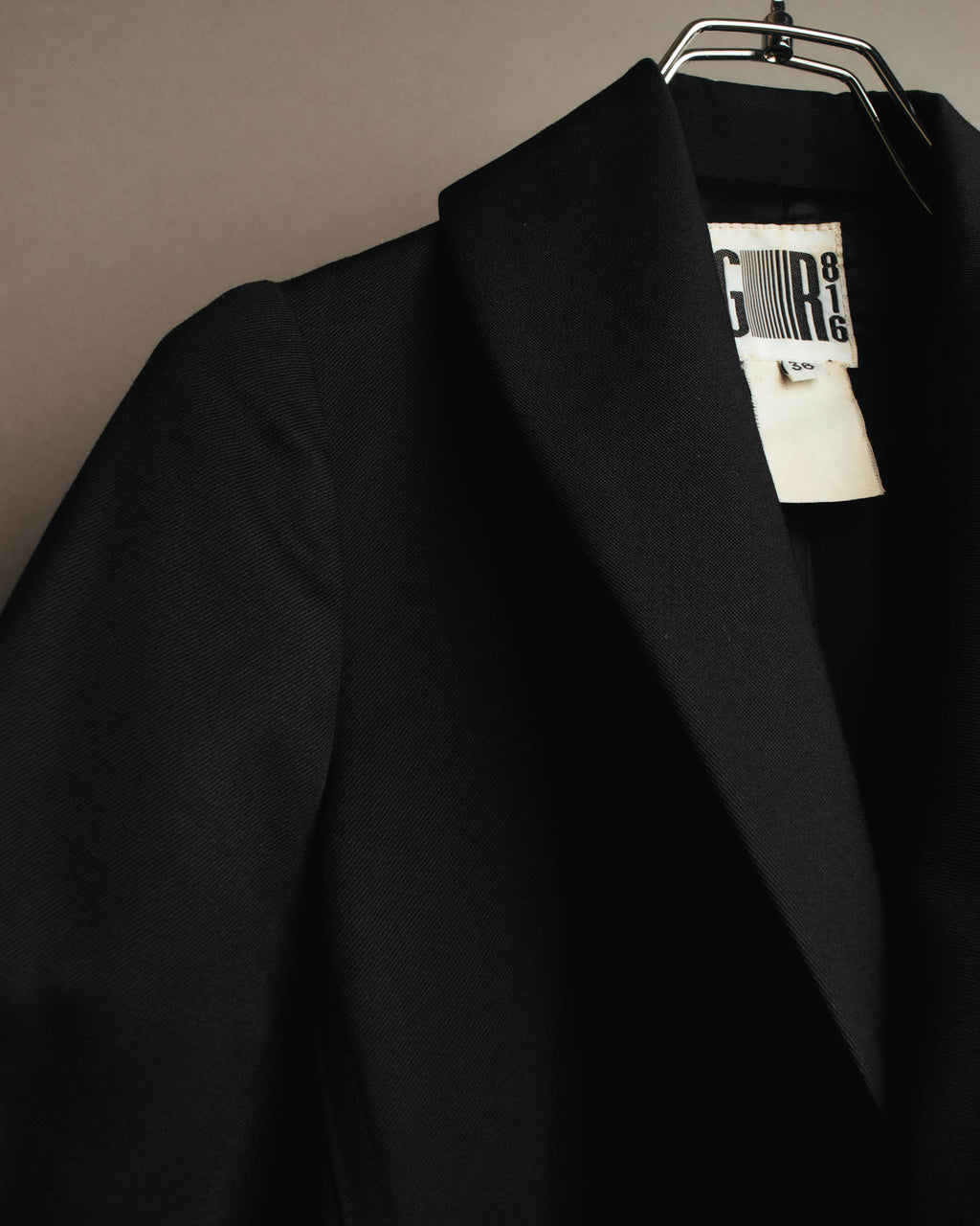 "GR 816" 90's Minimal black tailored blazer