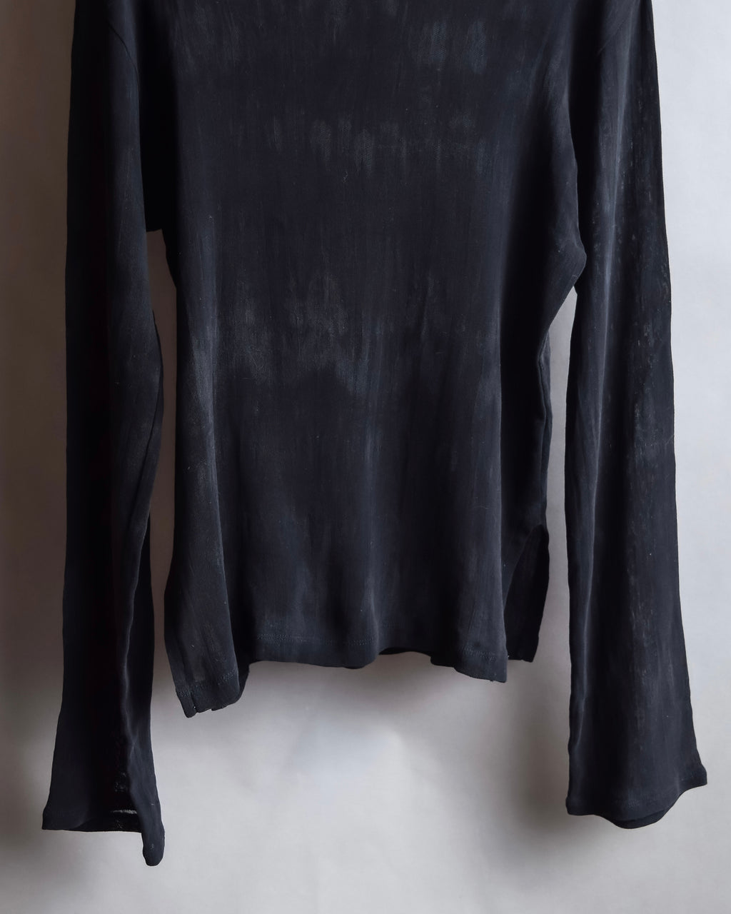 "ISSEY MIYAKE" Layered design high neck delicate knit