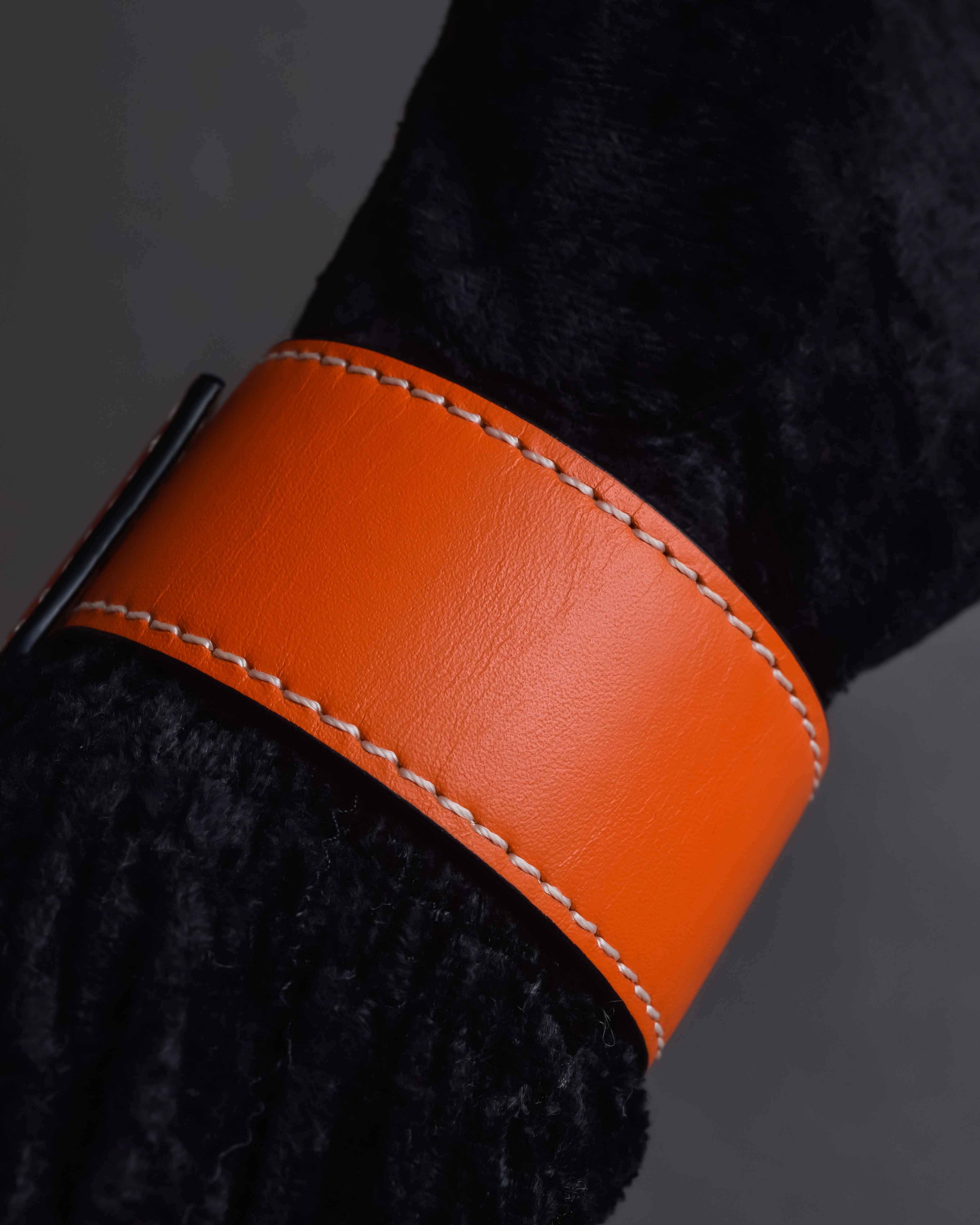"LOEWE" Anagram logo engraved leather bracelet