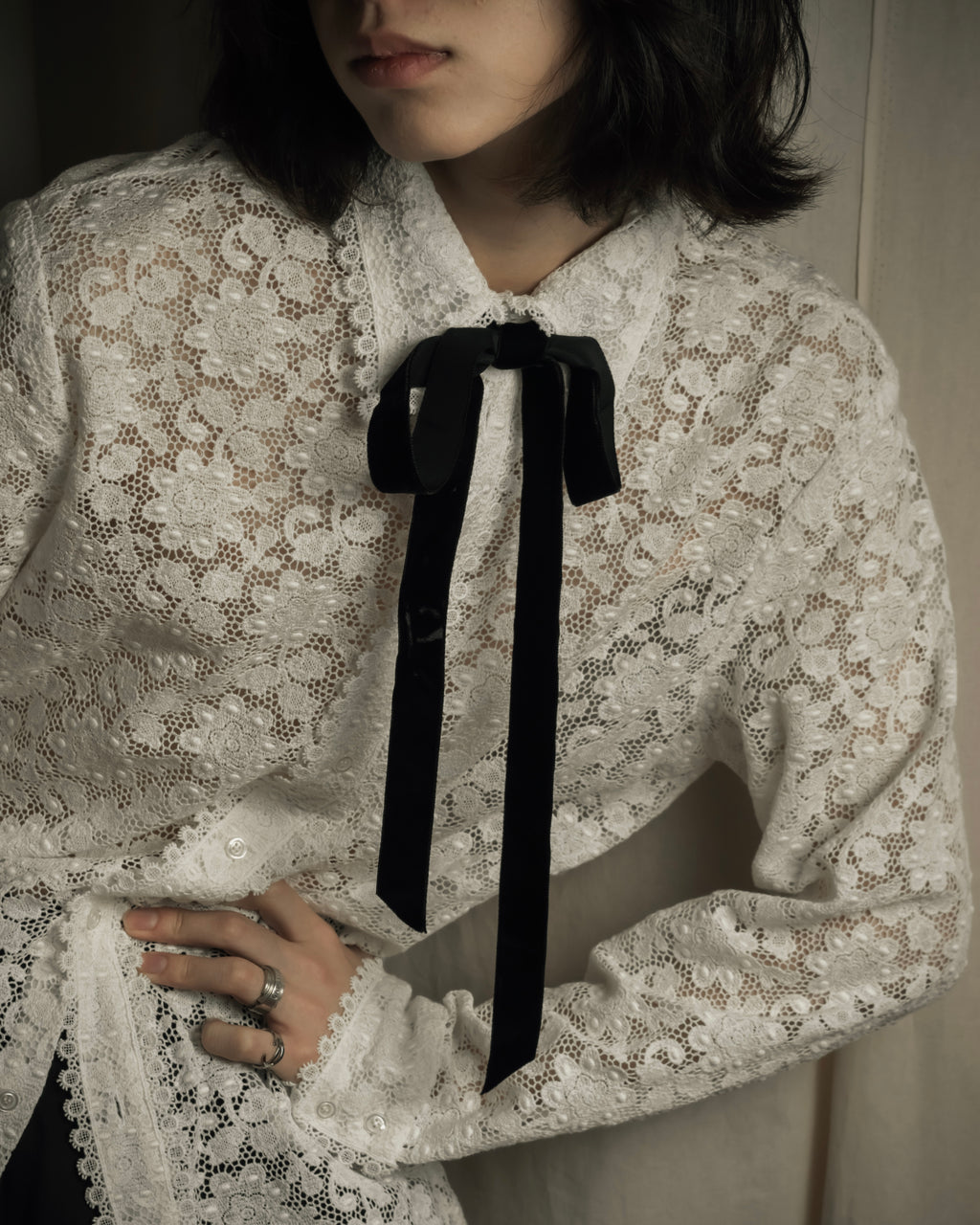 "GUCCI" Michele period floral lace design bow tie shirt