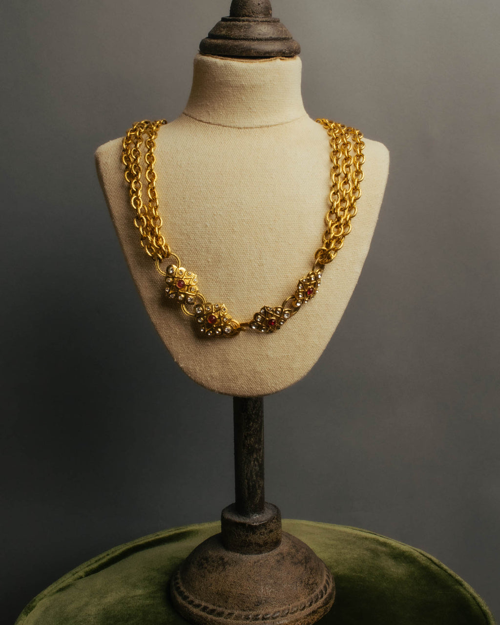 -SPECIAL- “CHANEL” 80’s-90’s ornate gold chain necklace