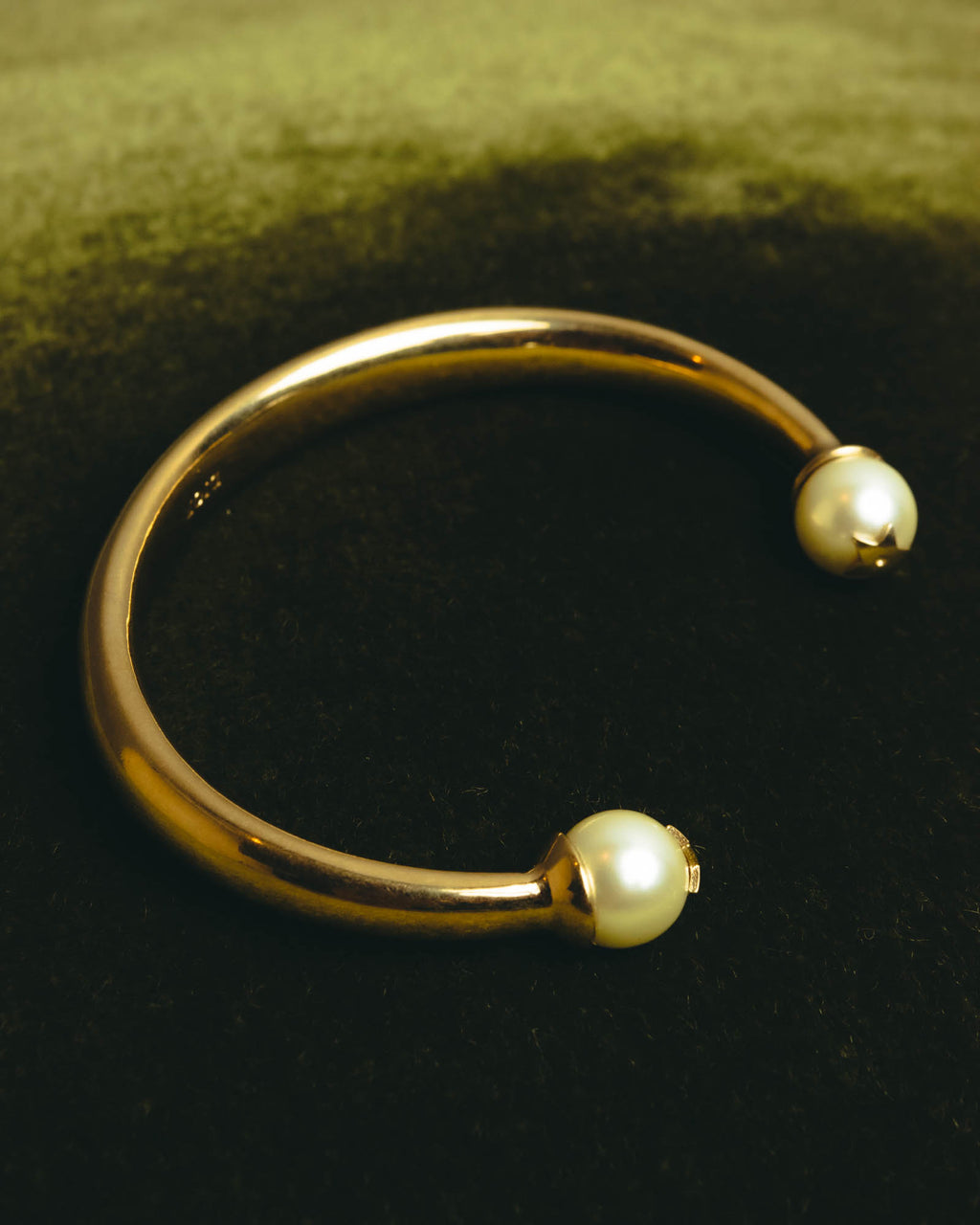 "DIOR" 10's-20's Gold tone pearl star open bangle