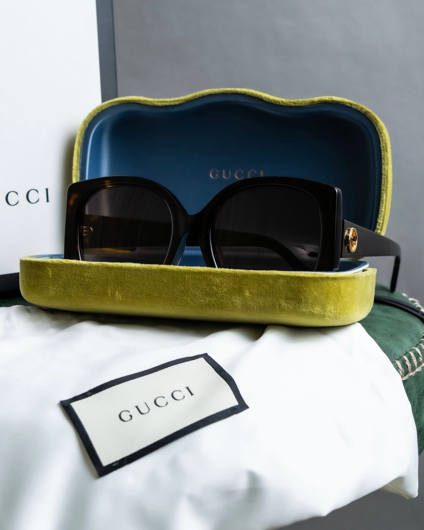 "GUCCI" Geometric frame Interlocking G sunglasses