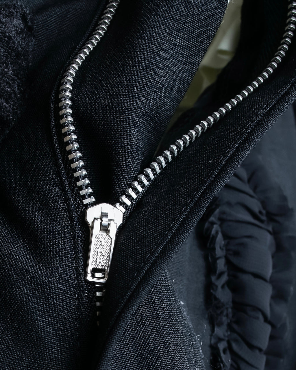 "COMME des GARCONS" Ruffle & tulle asymmetrical docking sarouel slacks