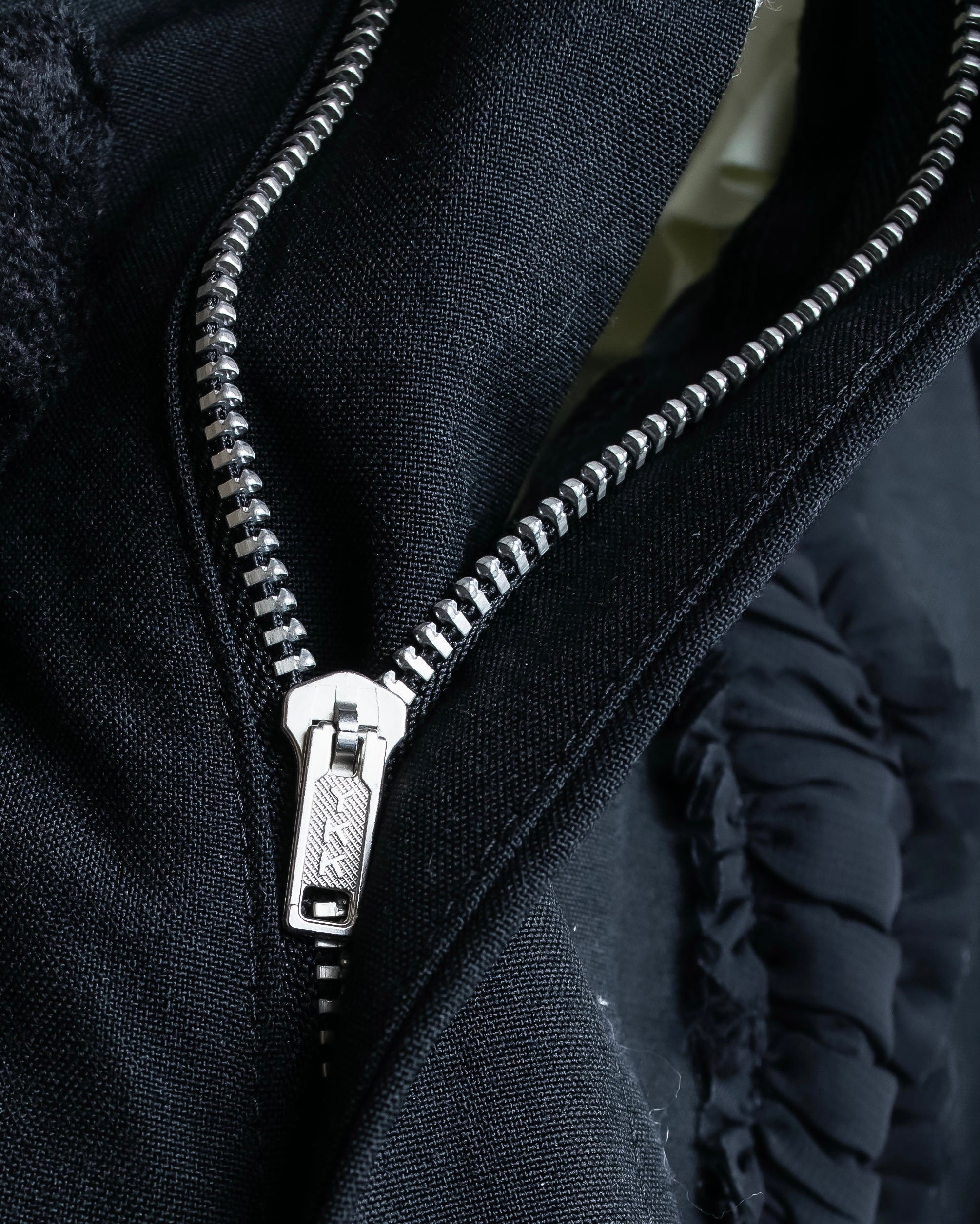 "COMME des GARCONS" Ruffle & tulle asymmetrical docking sarouel slacks