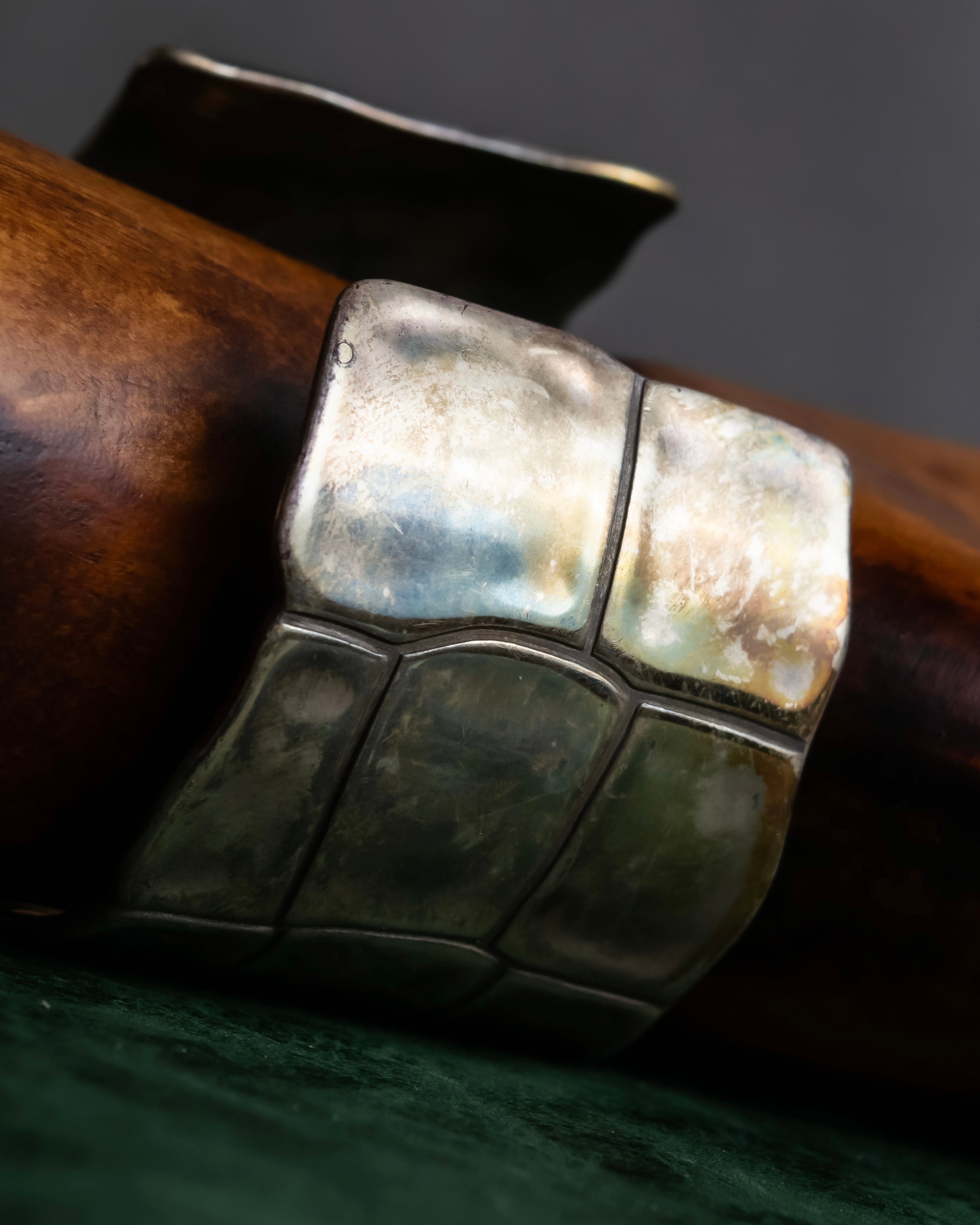 "END CUSTOM JEWELLERS" Square pattern wavy silver bangle