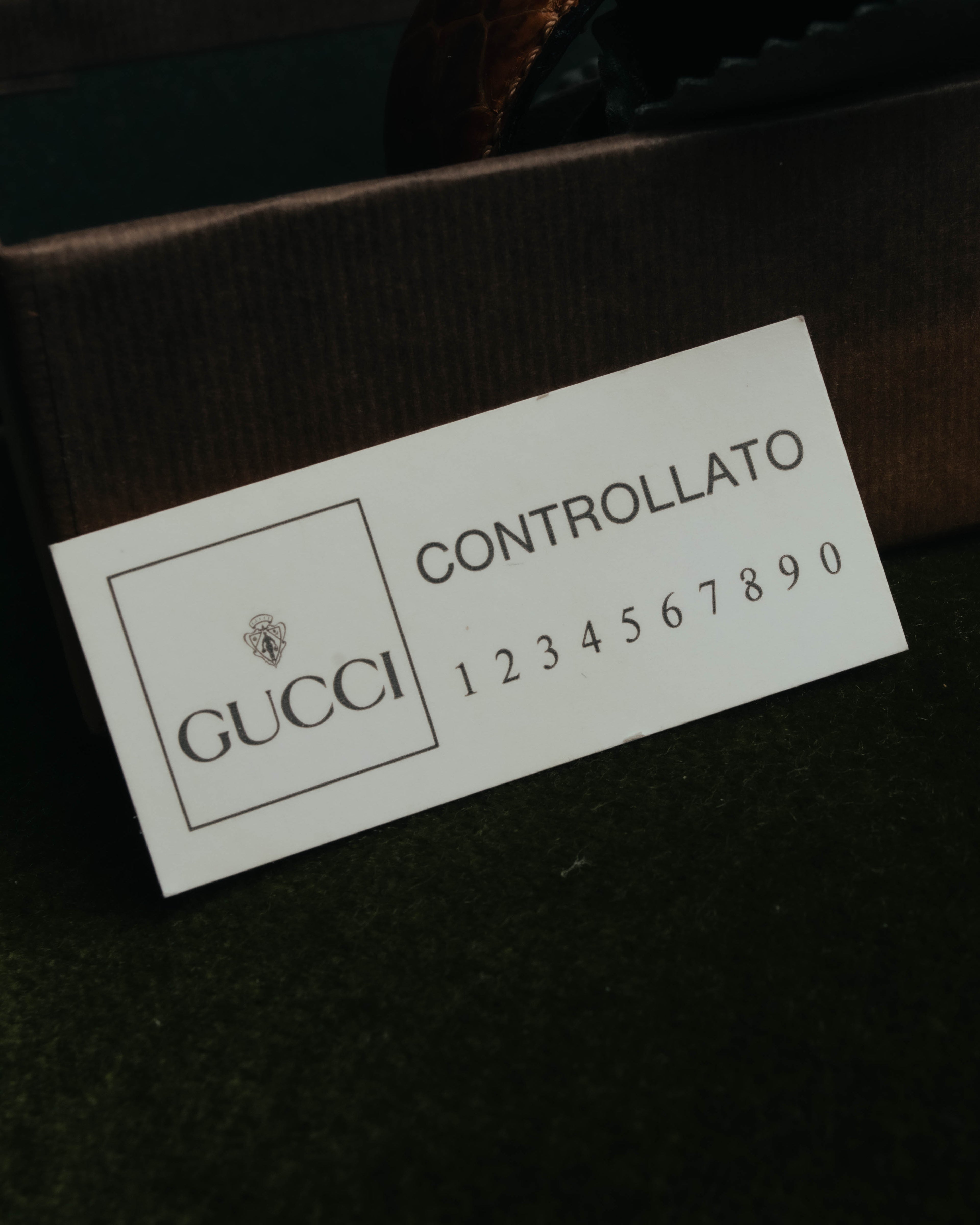 "GUCCI" 90's-00's Embossed leather buckle bangle