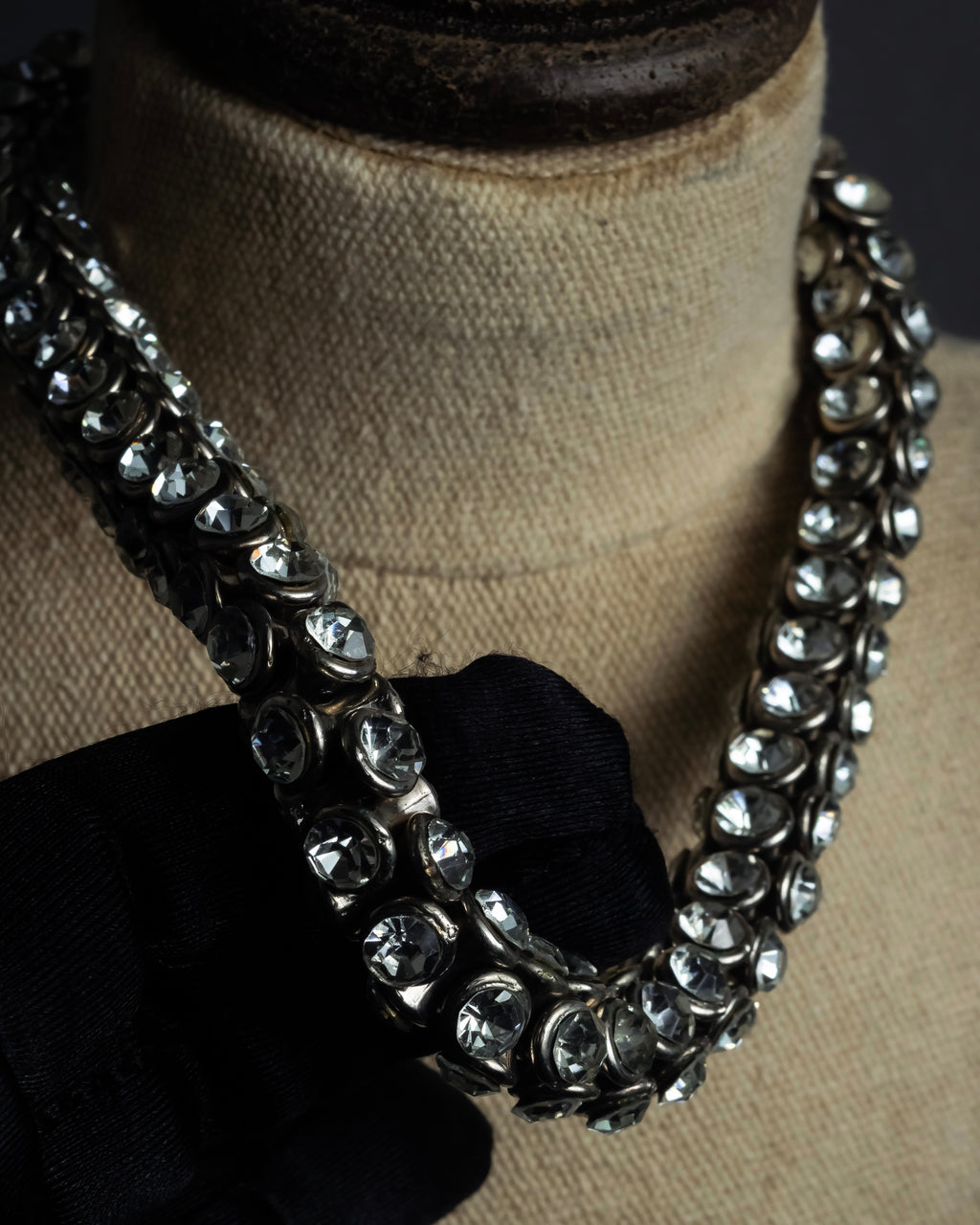 "DRIES VAN NOTTEN" 2022's Double crystal detail magnetic choker