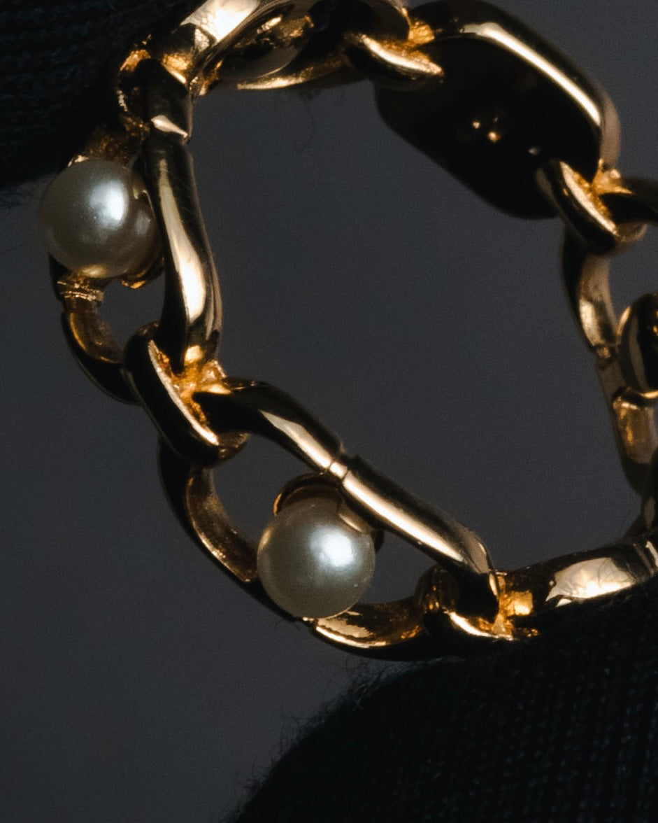 "DIOR" Chain link pearl accents ring