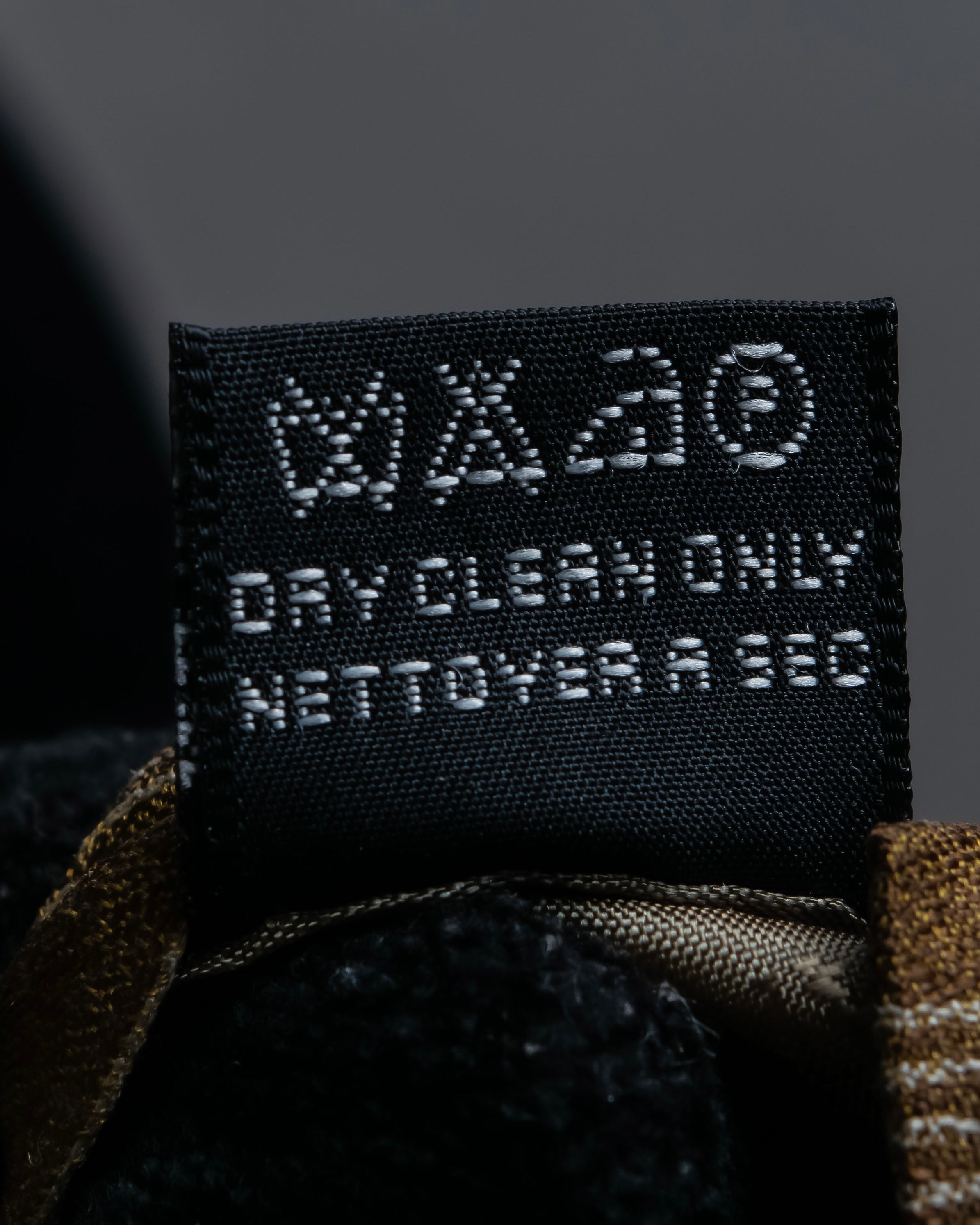 "GIORGIO ARMANI" Diagonal stripe woven silk necktie