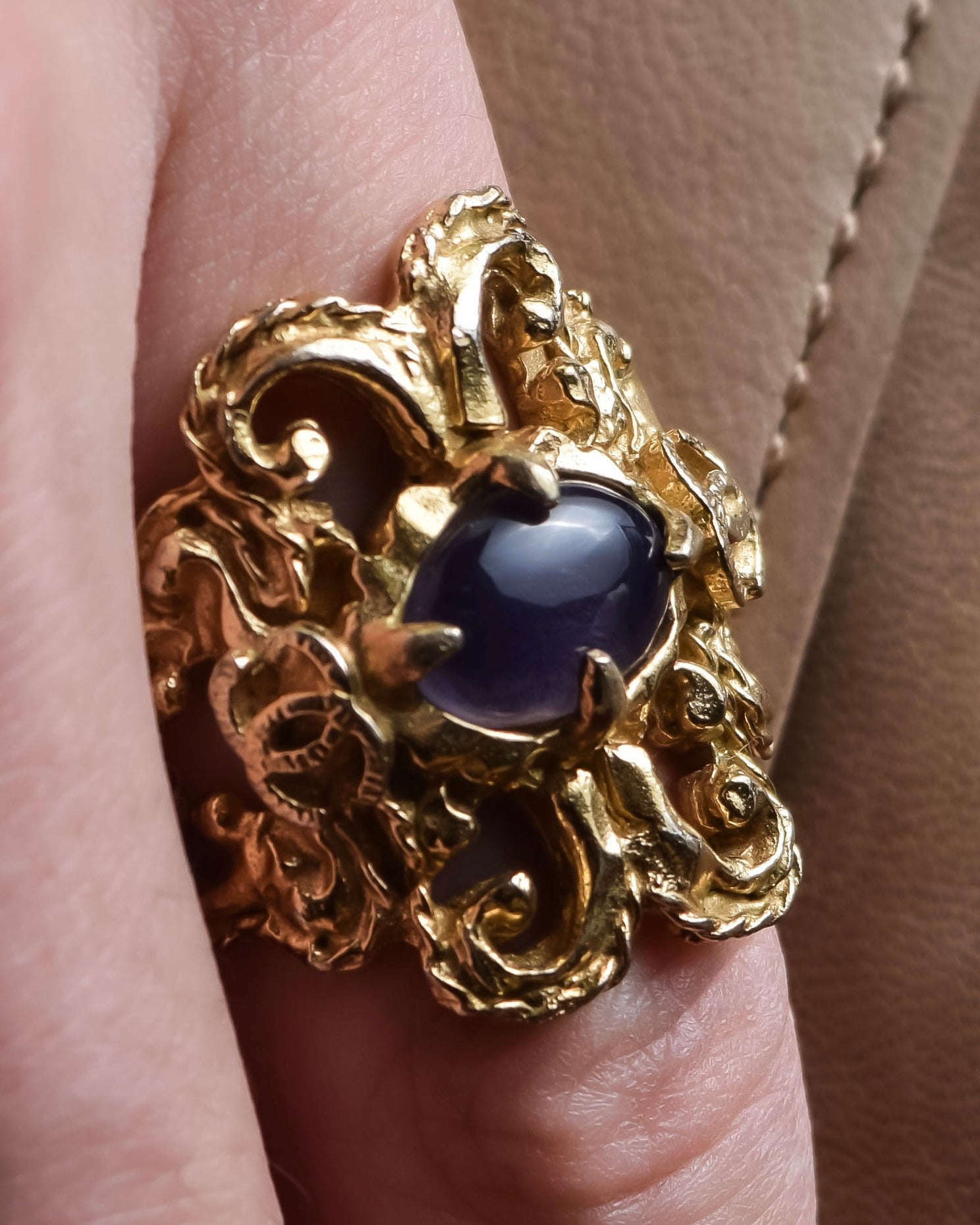 "CHANEL" 90's Baroque carving design gold ring