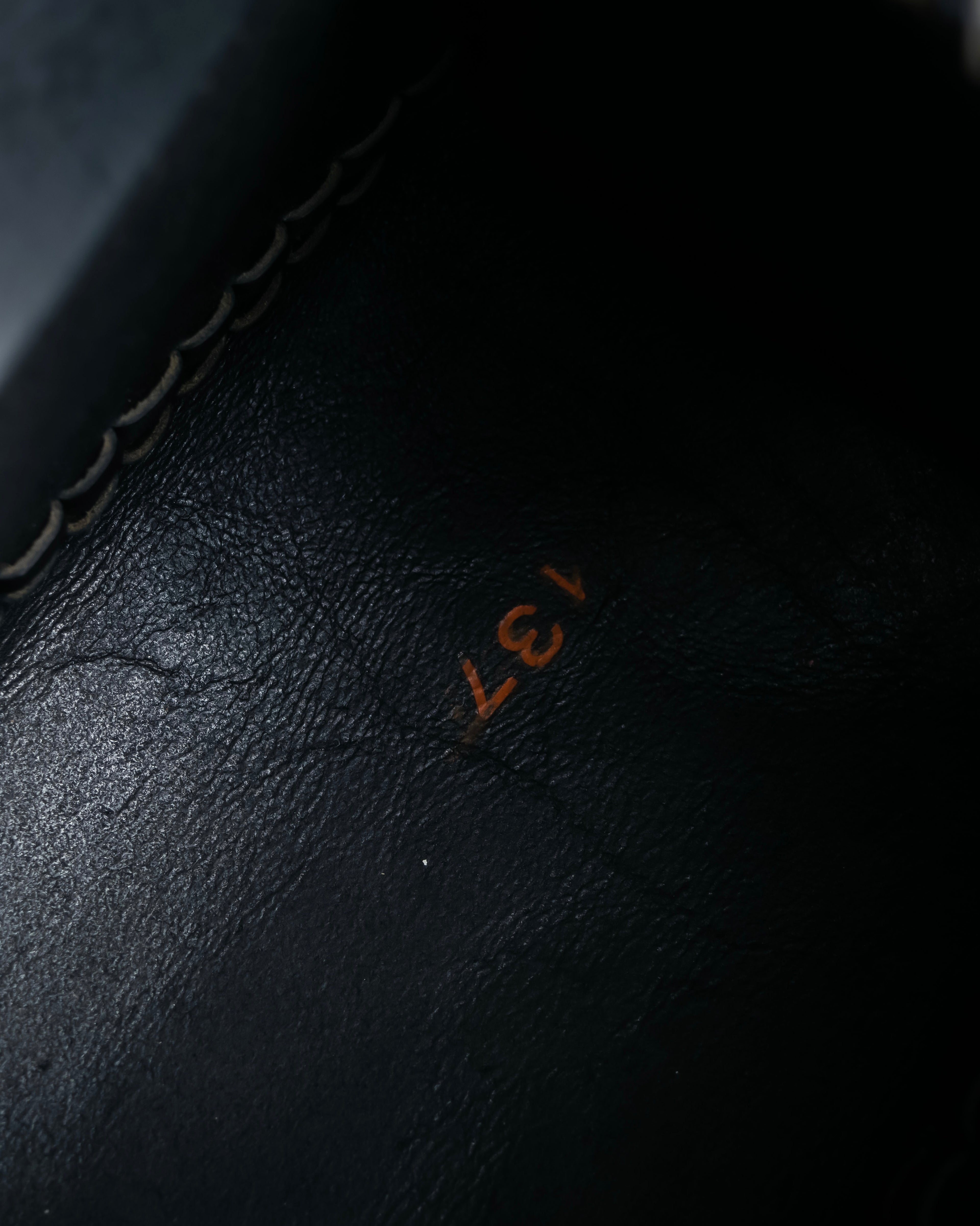 "FENDI" Hand stitched design leather hand bag