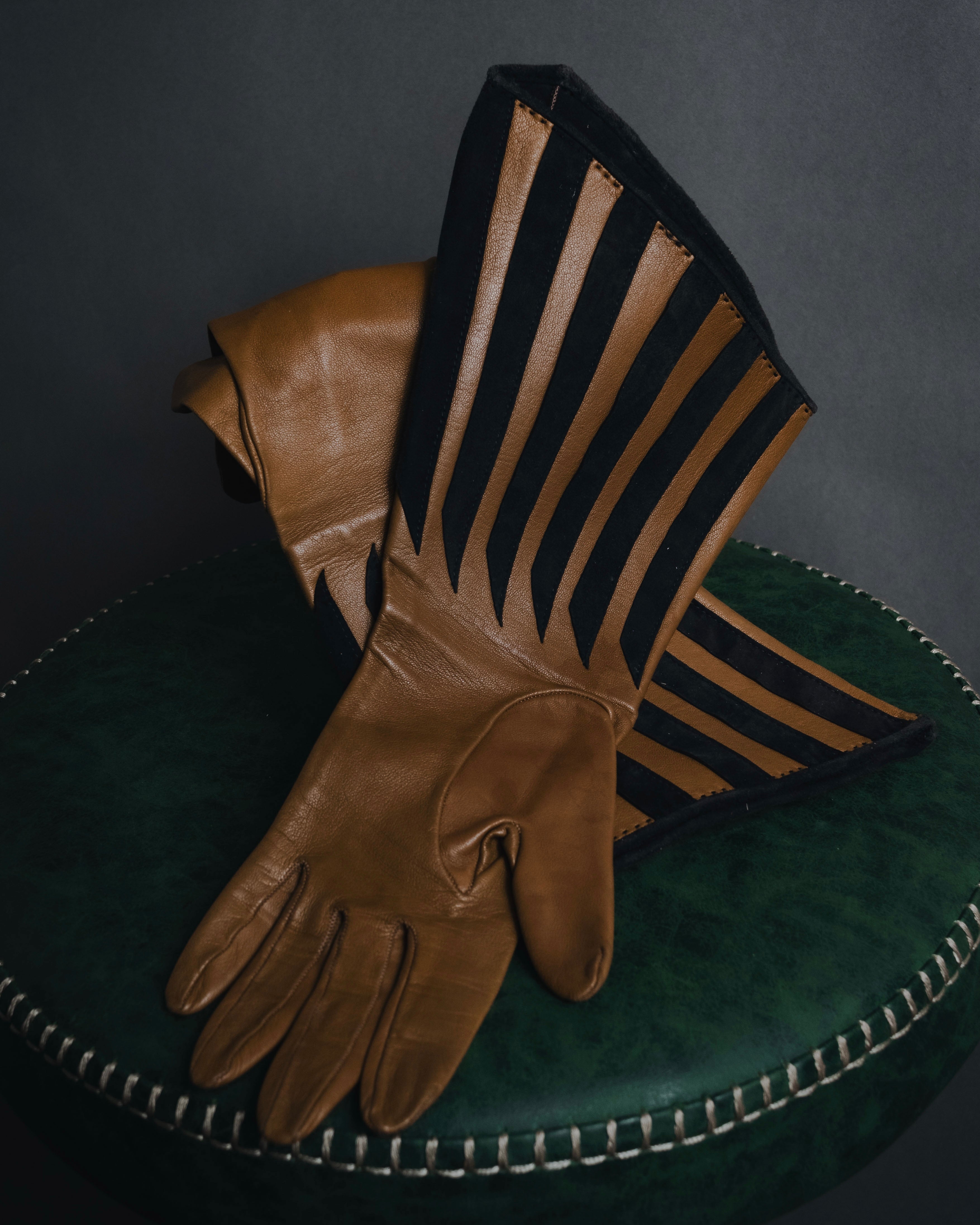 "HERMES" 90’s-00’s art deco gauntlet leather gloves