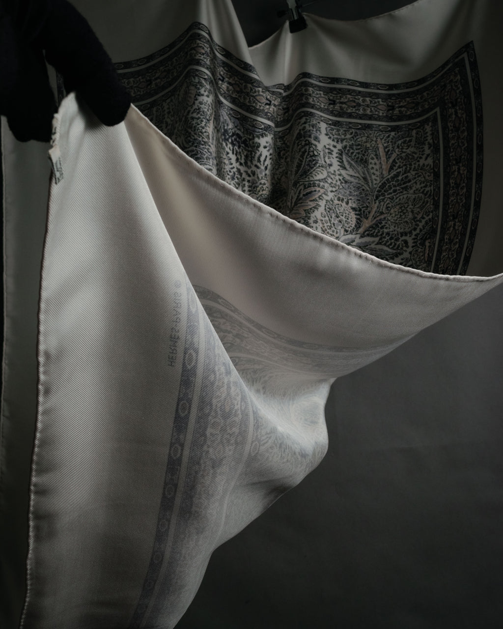 “HERMES” 1995–2005 Paisley botanical silk twill carré scarf
