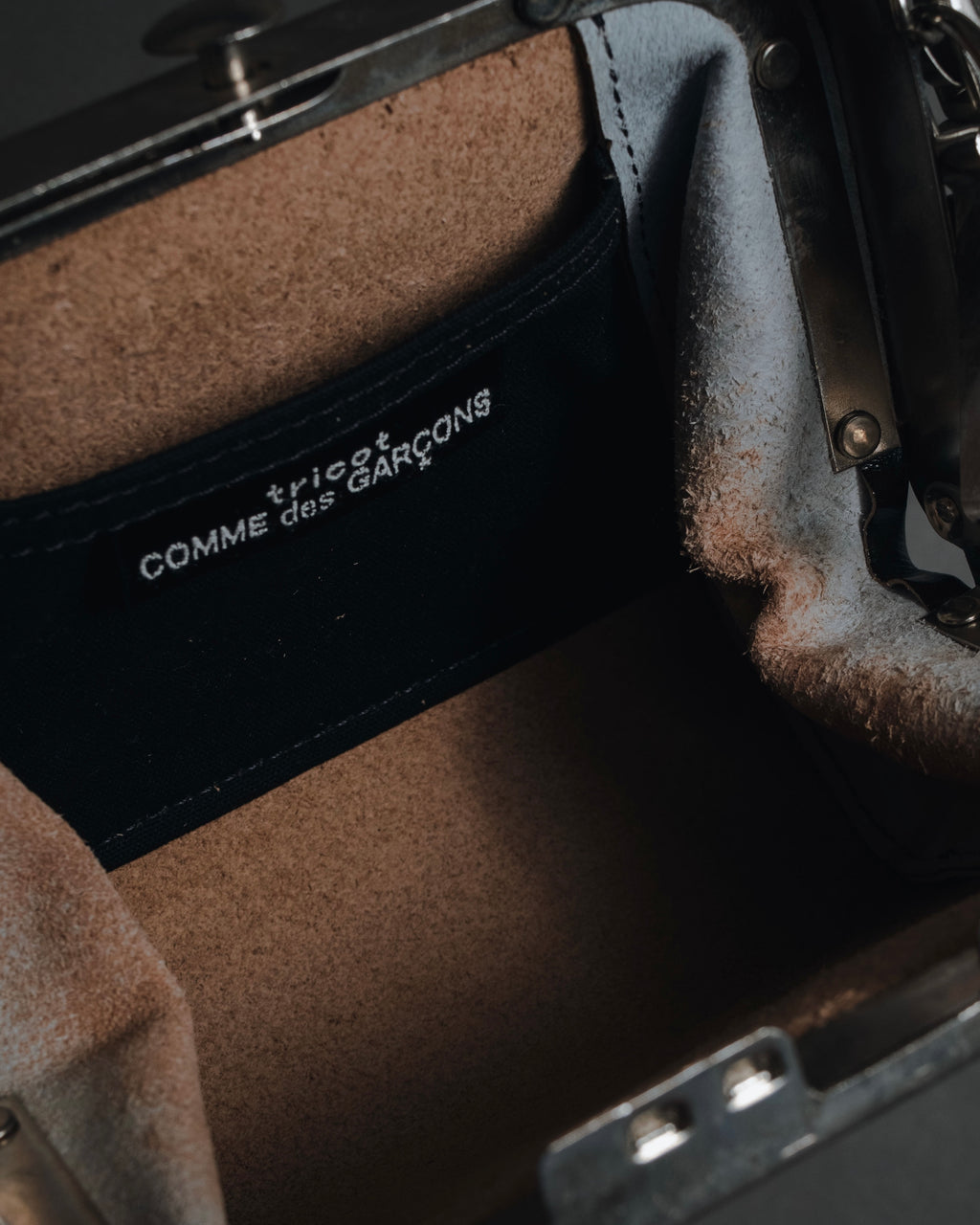 "tricot COMME des GARÇONS" Structured kiss-lock leather shoulder bag