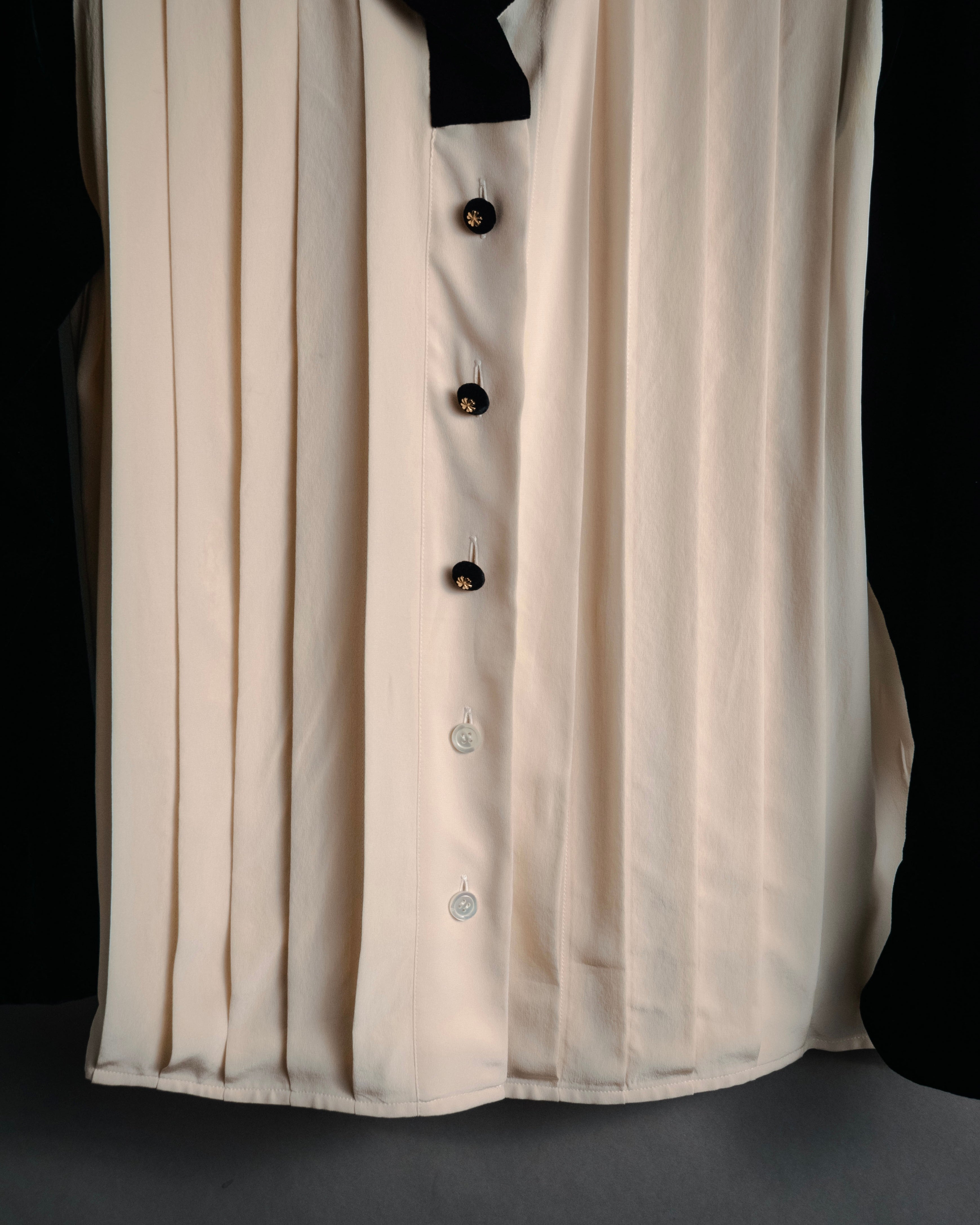 –SPECIAL– “CHANEL” 80’s-90’s pleated silk velvet trim blouse