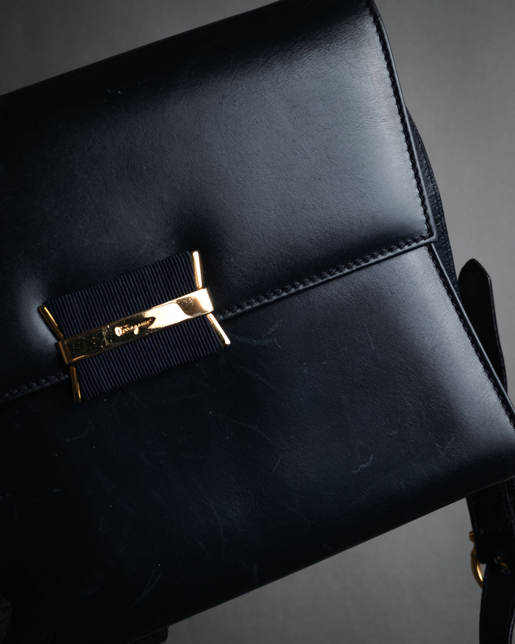 “Salvatore Ferragamo” 90’s Vara ribbon box calf shoulder bag