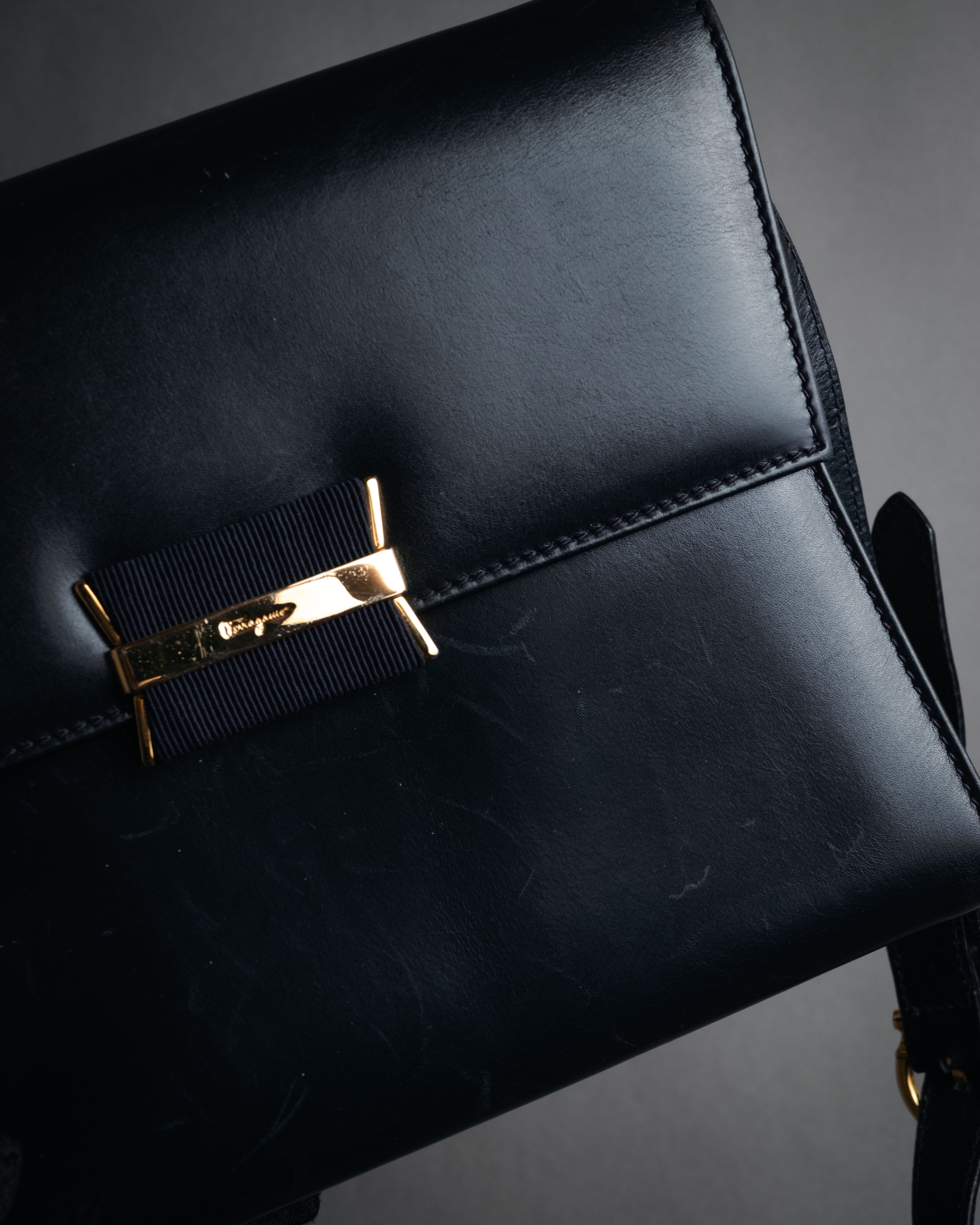 “Salvatore Ferragamo” 90’s Vara ribbon box calf shoulder bag