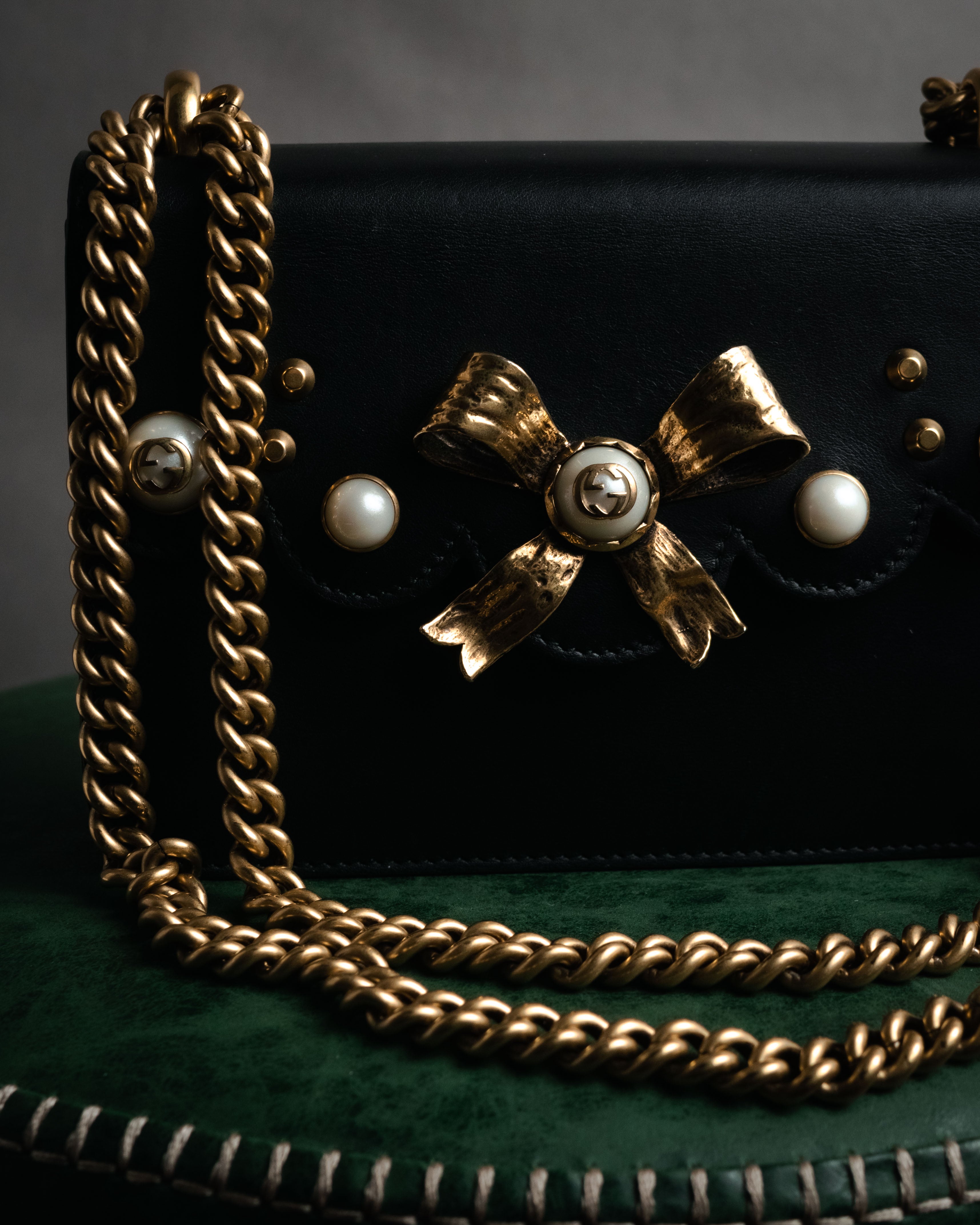 –SPECIAL– “GUCCI”
2016-2022 Bow embellished chain shoulder bag