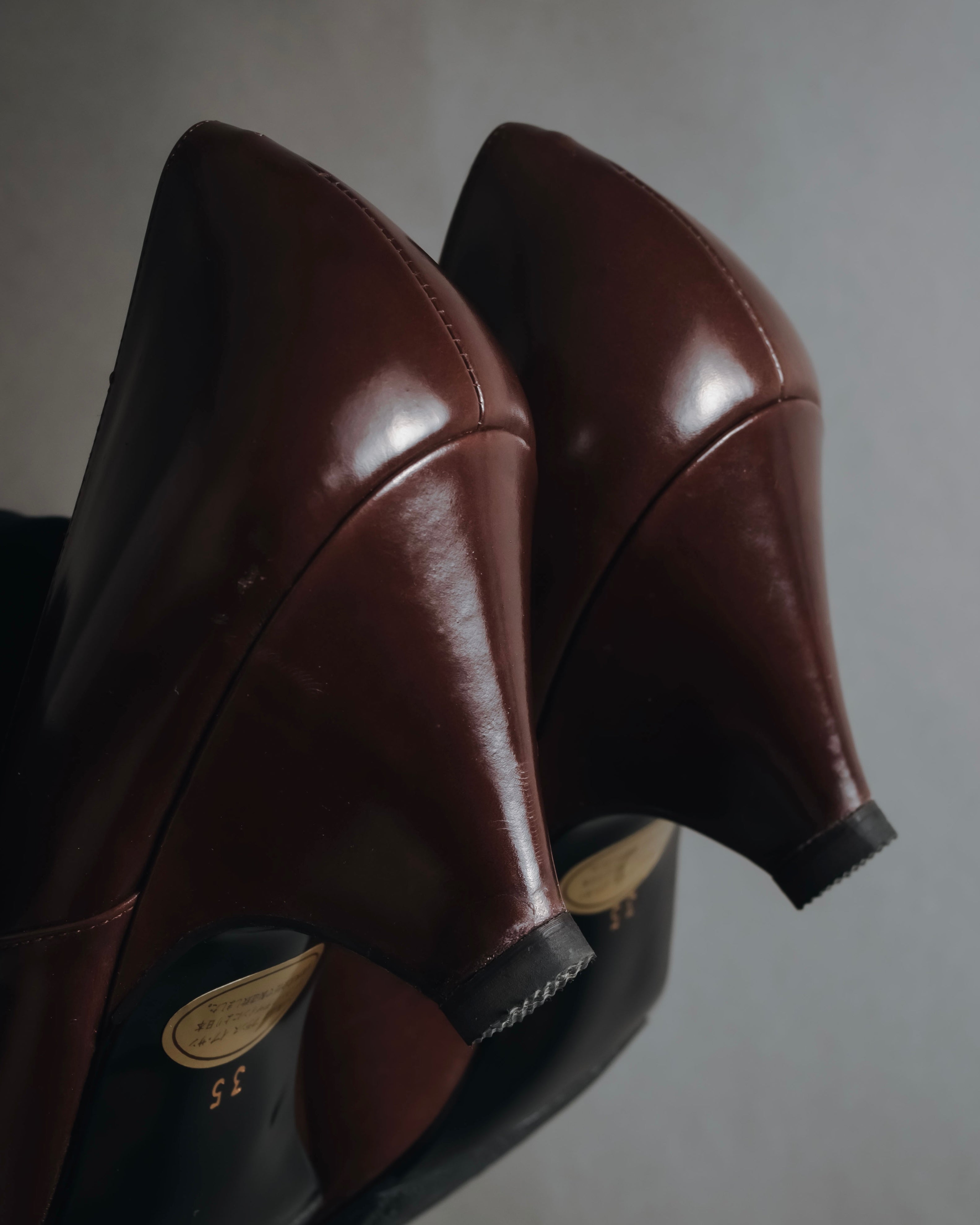 "YVES SAINT LAURENT" Elegant ribbon leather pumps