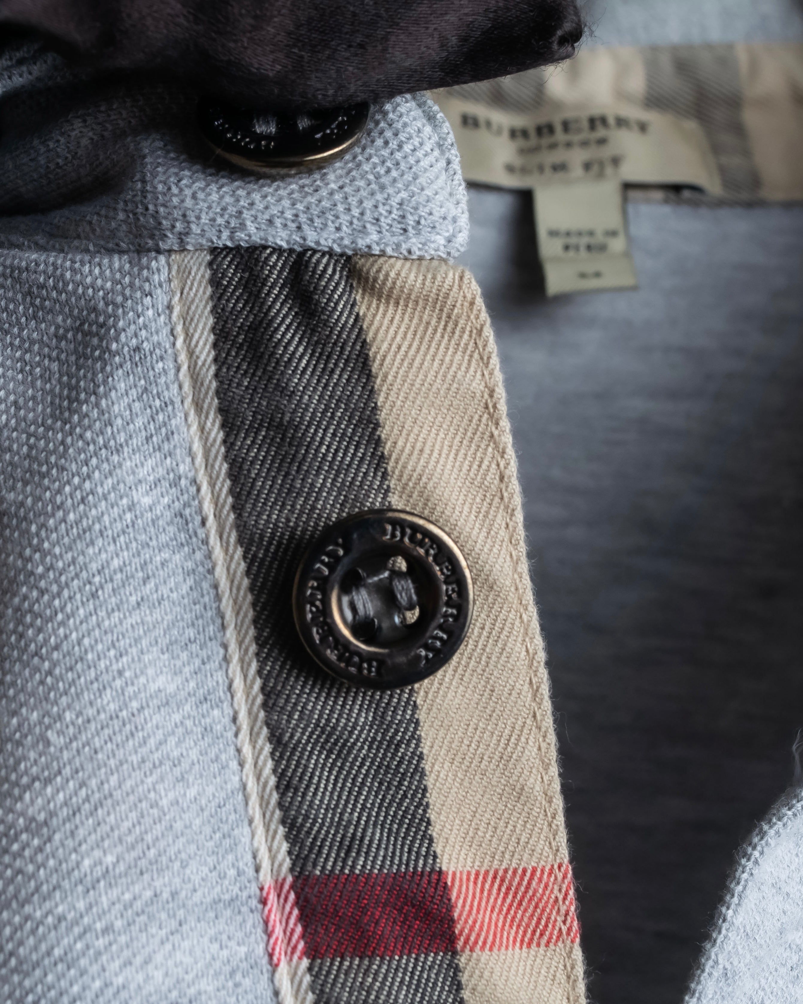 "BURBERRY" Knight logo engraved metal button polo shirt