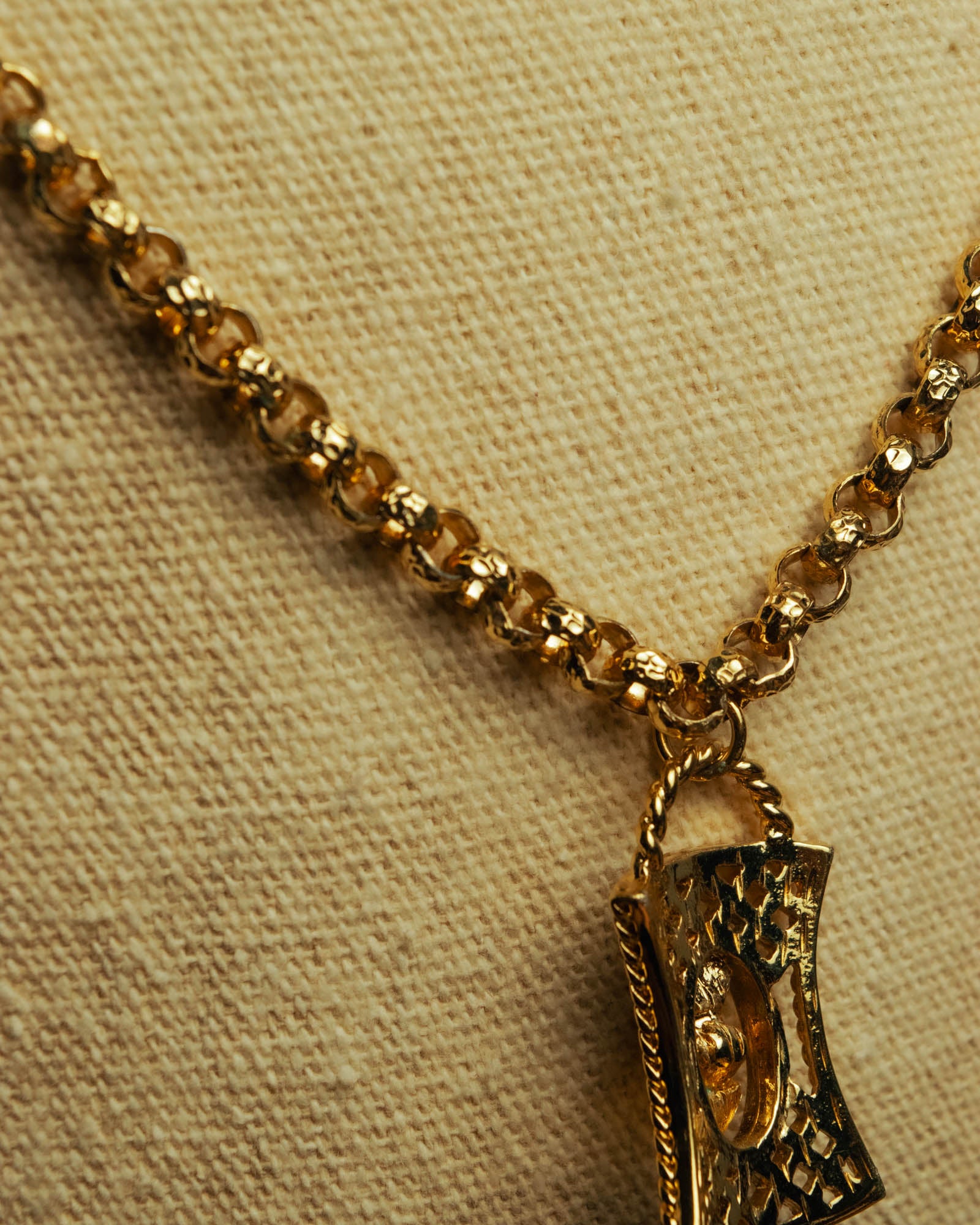 “NINA RICCI” Late 80’s-90’s gold tone openwork pendant necklace