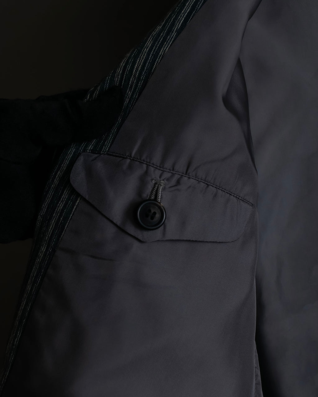 "ISSEY MIYAKE MEN" Random stripe pattern V-neck vest