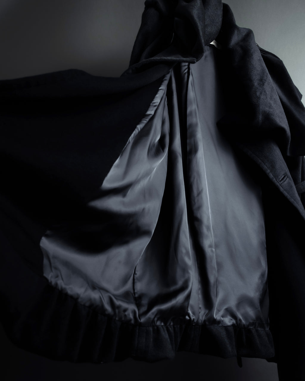 "TORUICHOU" Muffler-style collar military detail coat