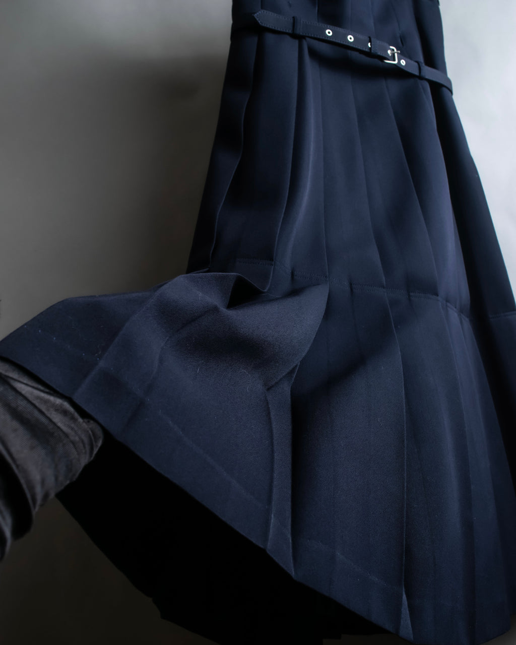 "COMME des GARCONS" Box pleated belted corset skirt