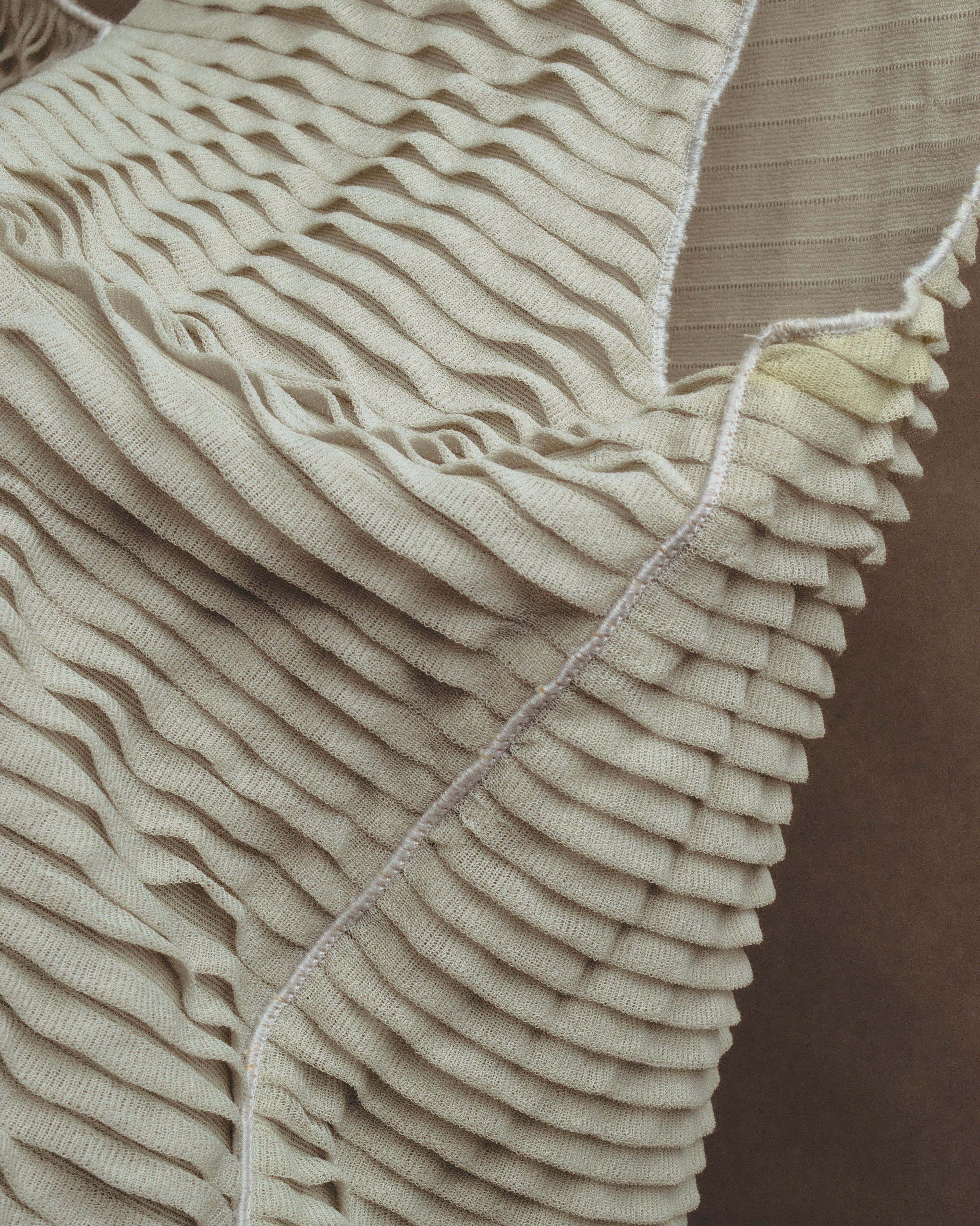 “GIORGIO ARMANI” 2000’s Textured wave knit vest