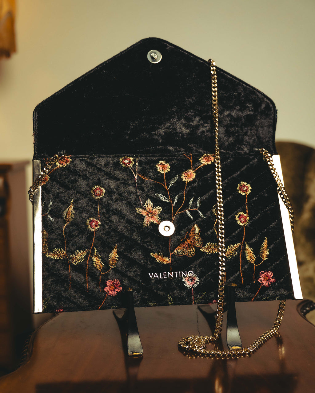 "VALENTINO" 80's-90's Ornately embroidered velvet chain shoulder bag