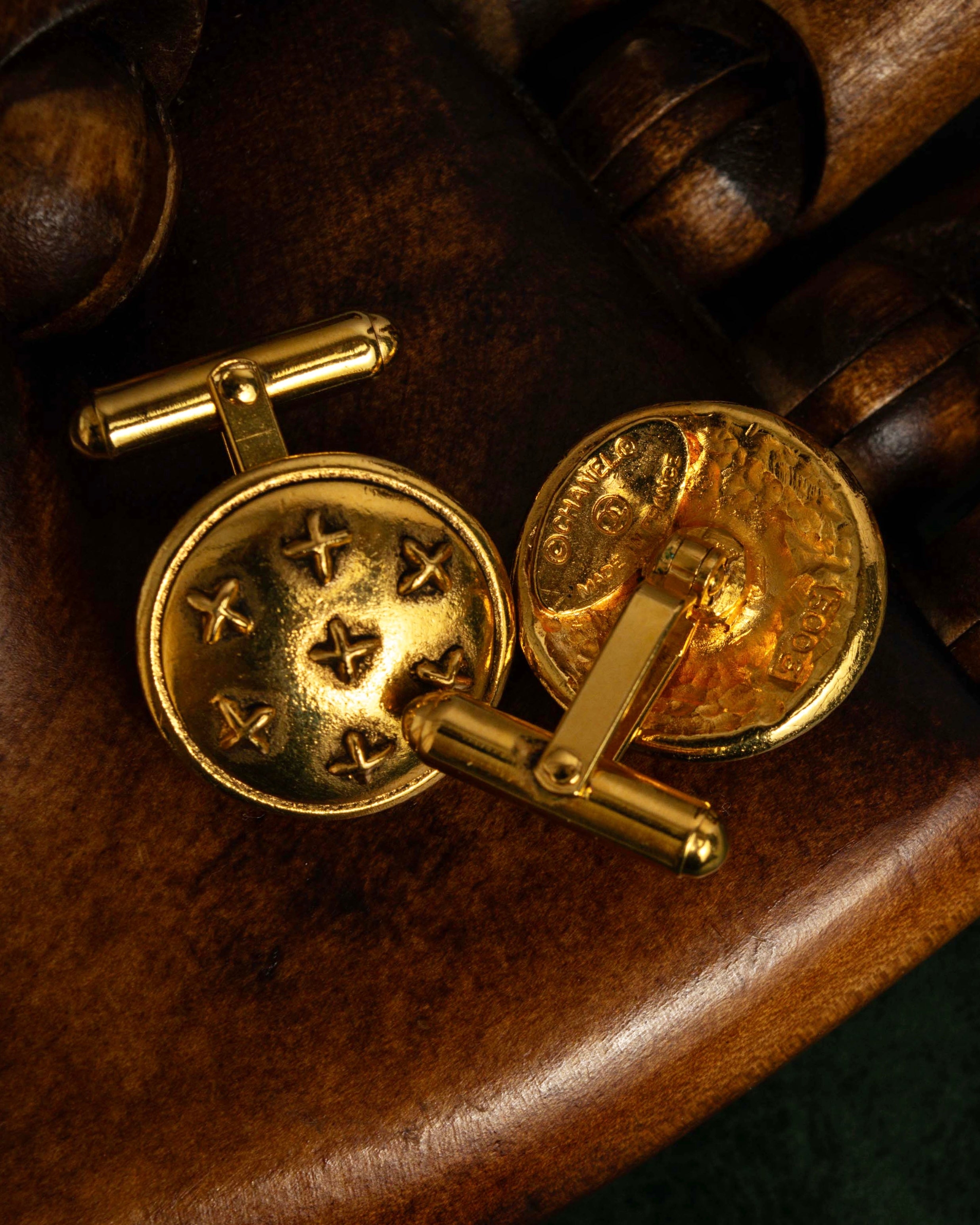 "CHANEL" Dome relief cross motif gold cufflinks
