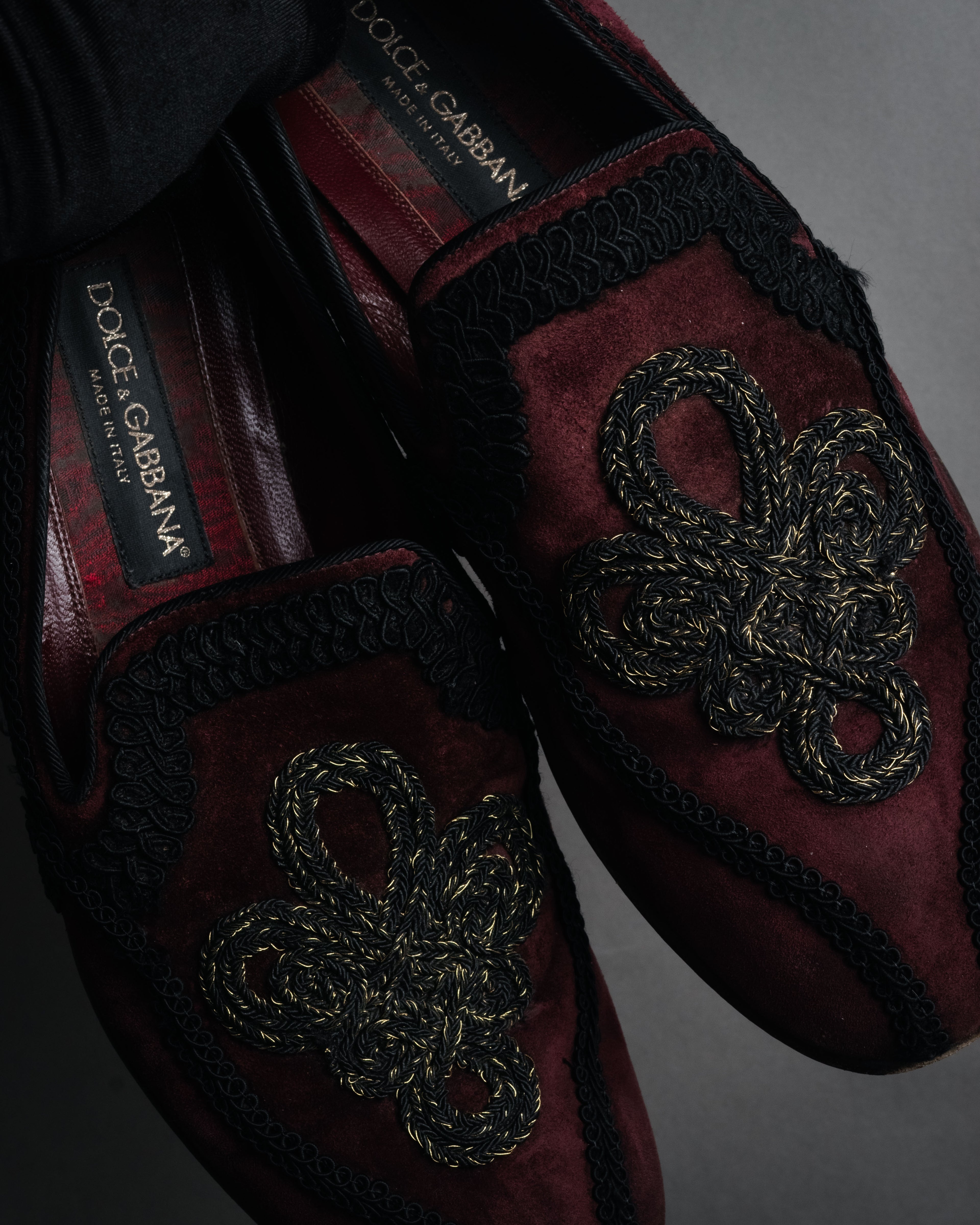 “DOLCE & GABBANA” 2000’s Baroque embroidered suede loafers