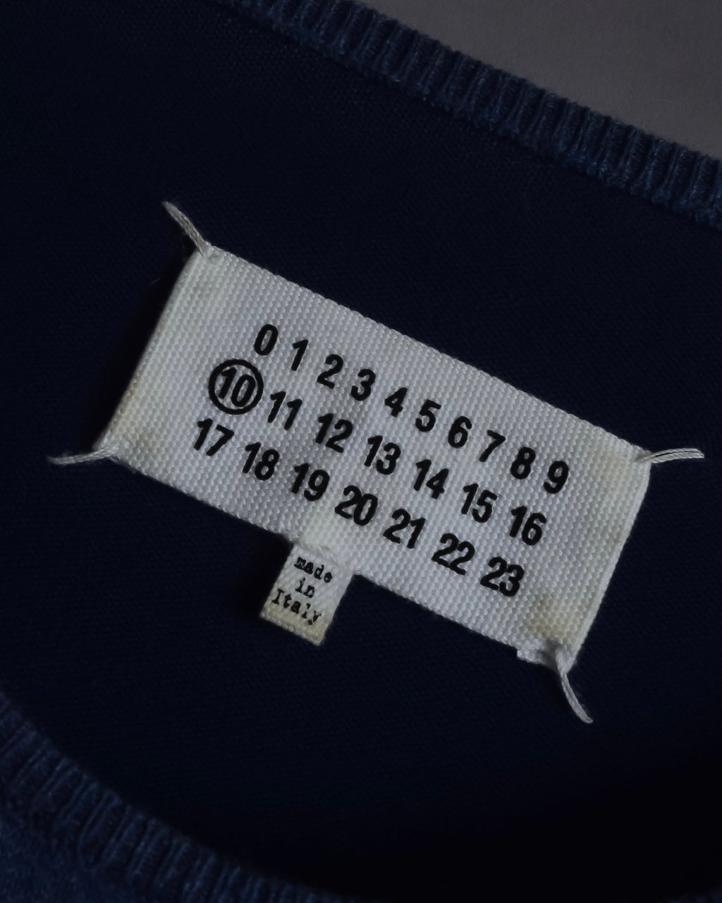 "MAISON MARGIELA" 17SS Asymmetric button line knit