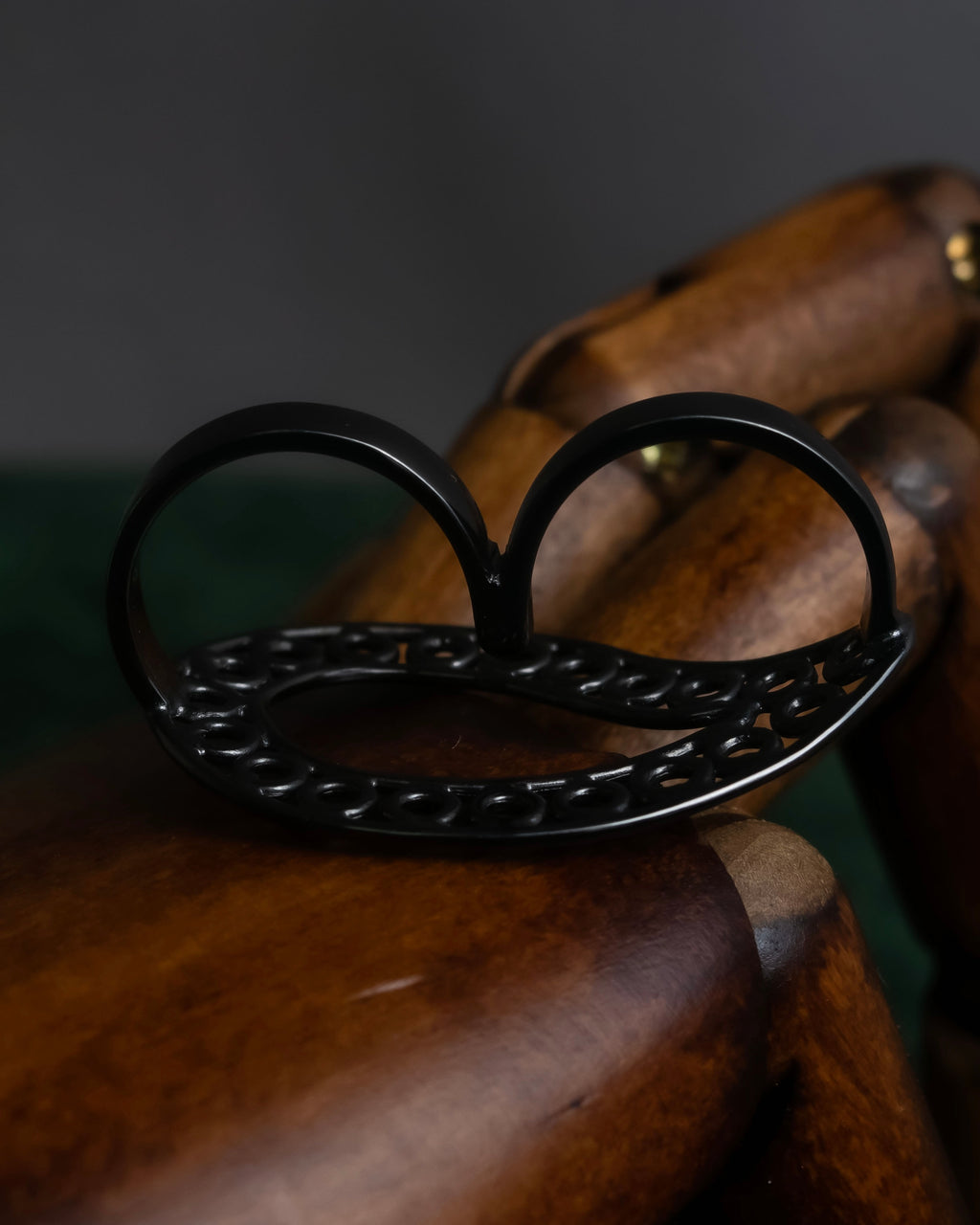 "Maison Martin Margiela" Black lacquered hollow double finger ring