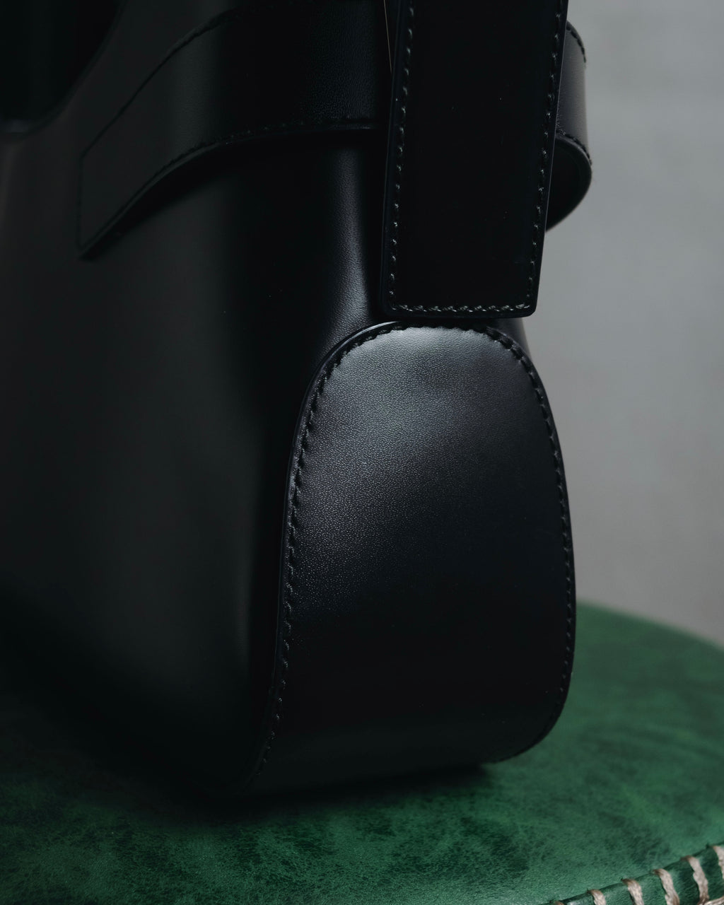 "Salvatore Ferragamo" 90’s-00’s minimalist gancini buckle hobo bag