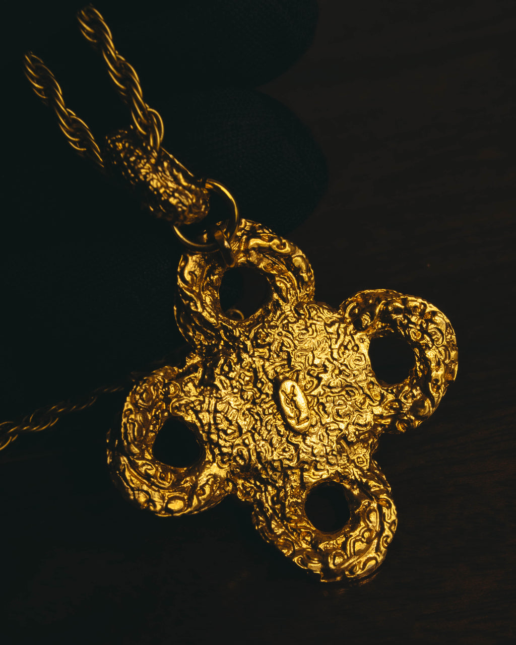 -SPECIAL- "YVES SAINT LAURENT" 80's-90's Baroque pearl textured gold pendant necklace