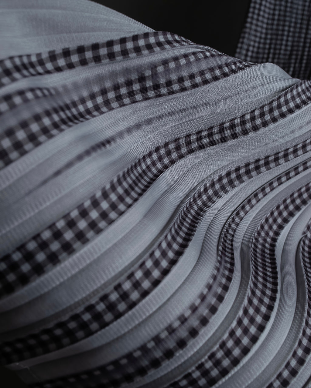 "PLEATS PLEASE ISSEY MIYAKE"
Gingham check sheer combination pleated skirt