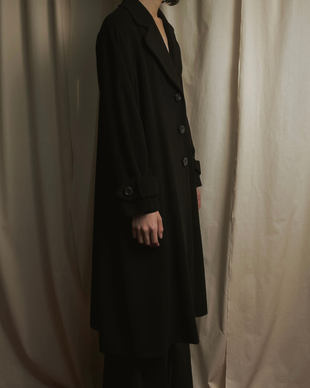 Abrigo envolvente con cinturón de los años 90 de Christian Dior