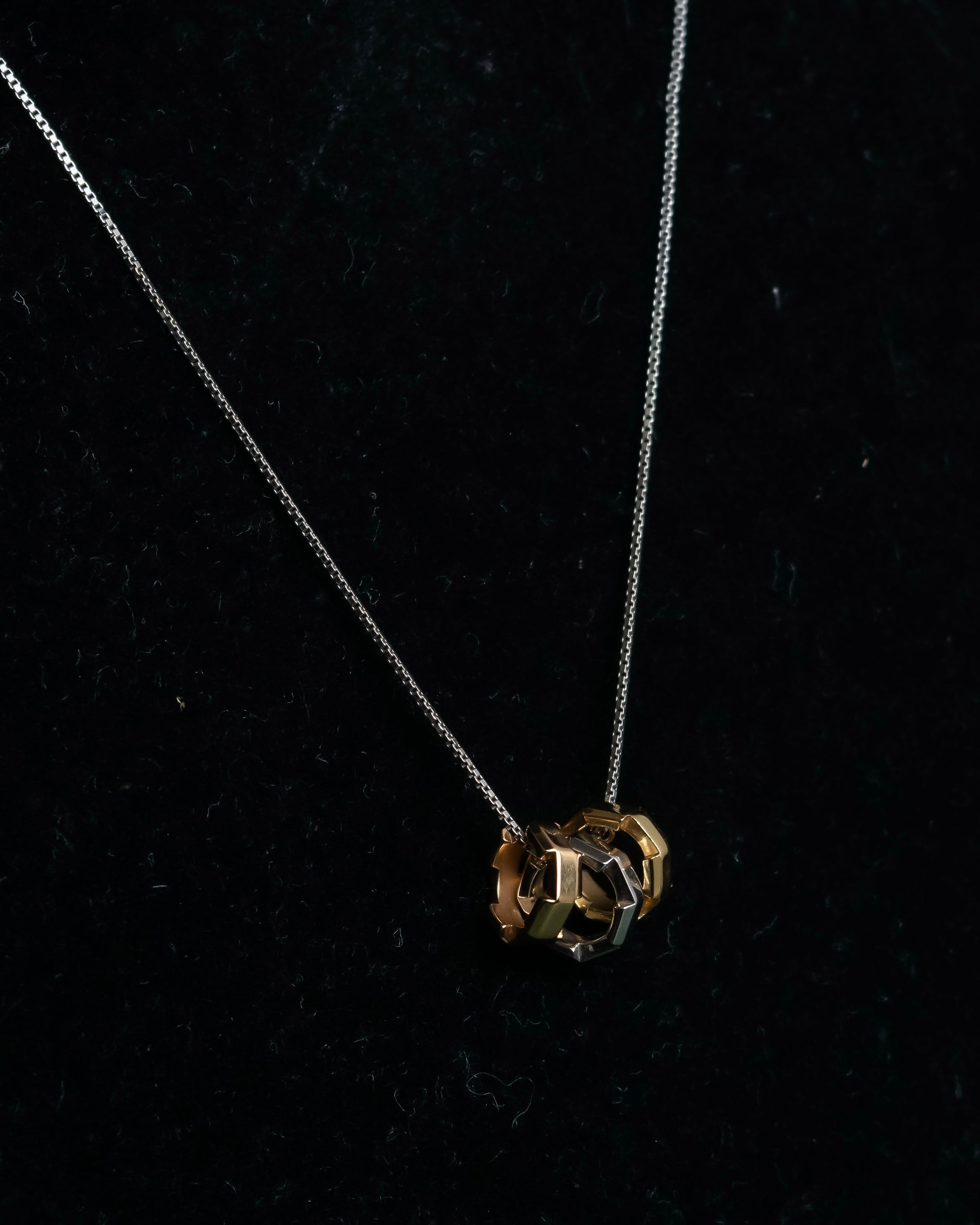 "GUCCI" Link to Love collection silver necklace