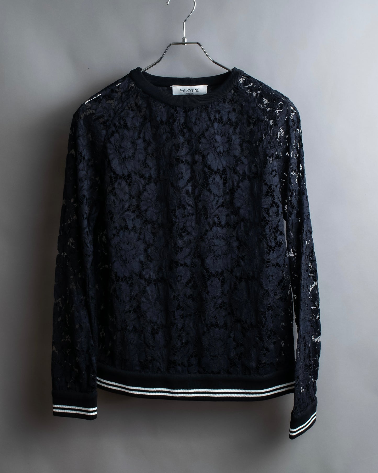 "VALENTINO" Floral lace design trimmed pullover