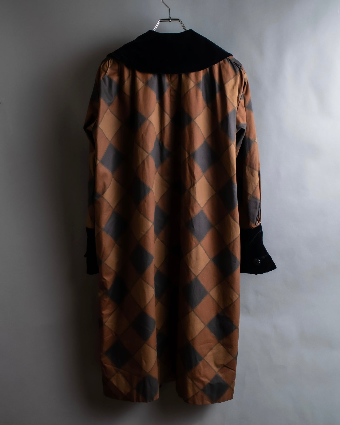 "Yves Saint Laurent Rive Gauche"
Argyle pattern velvet design shawl collar coat