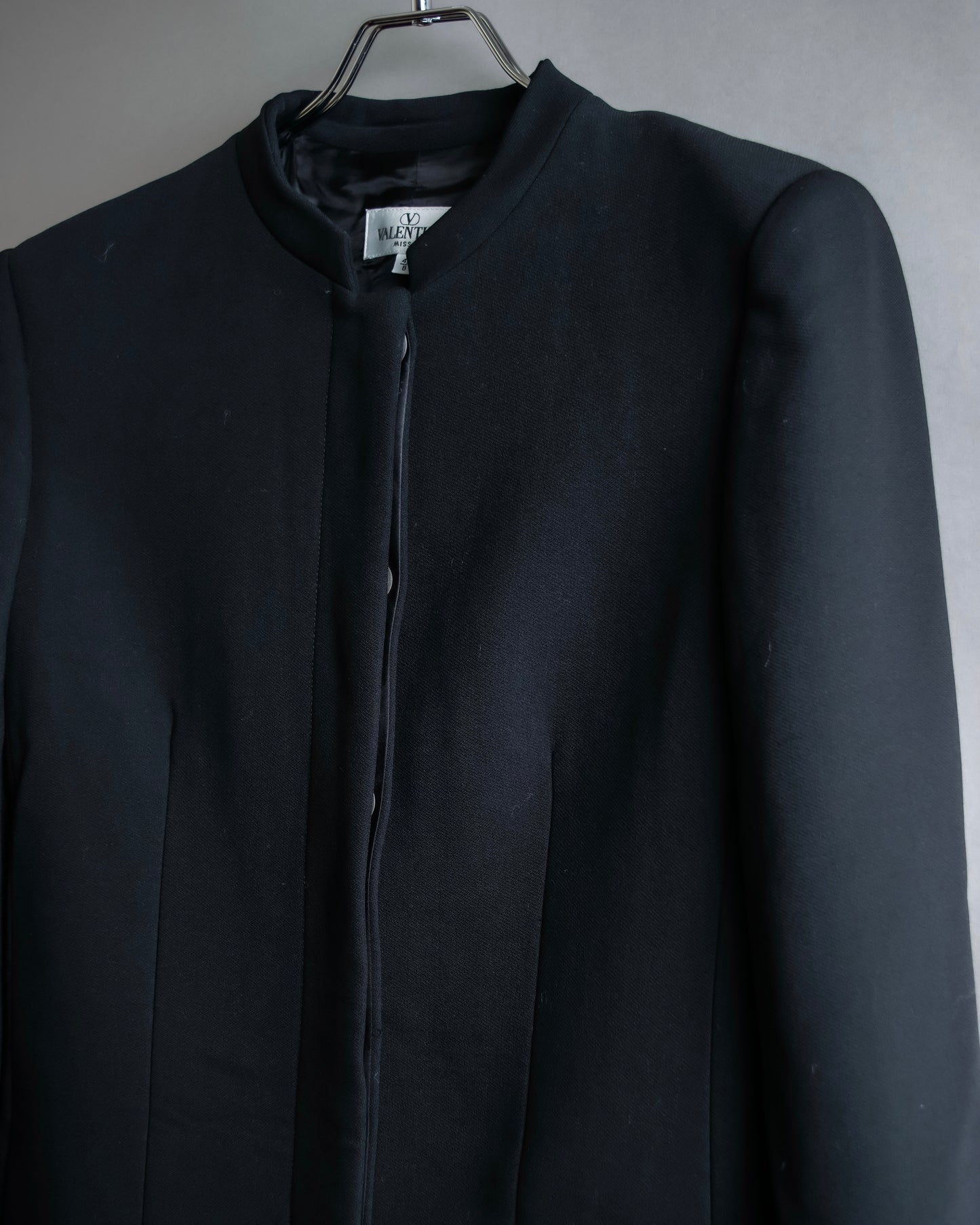 "VALENTINO" Solid no collar dart shaped long coat