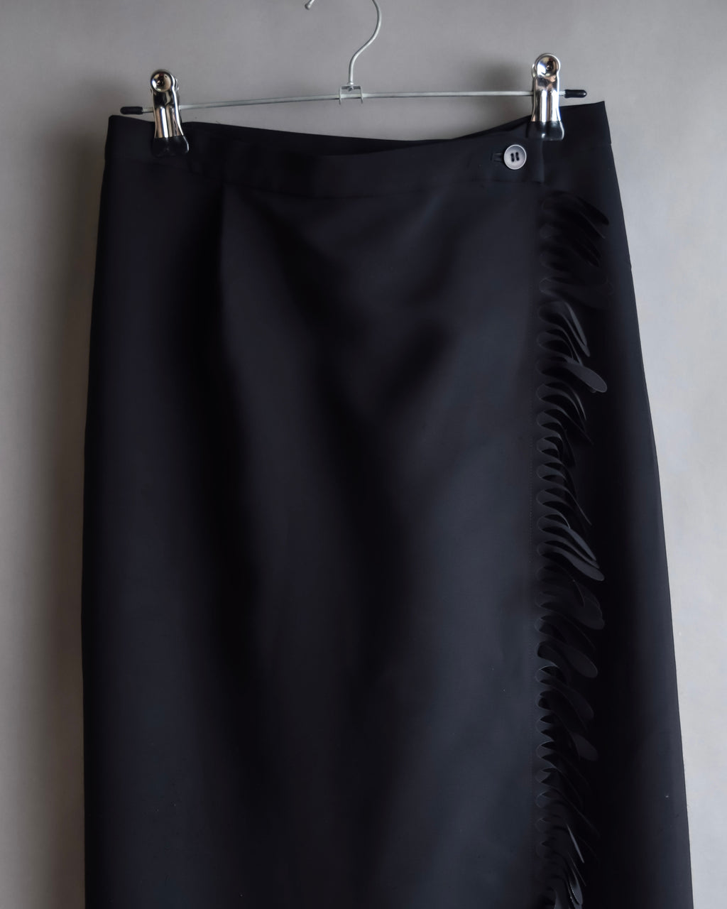 "ISSEY MIYAKE" Organic cutout fringe wrap skirt
