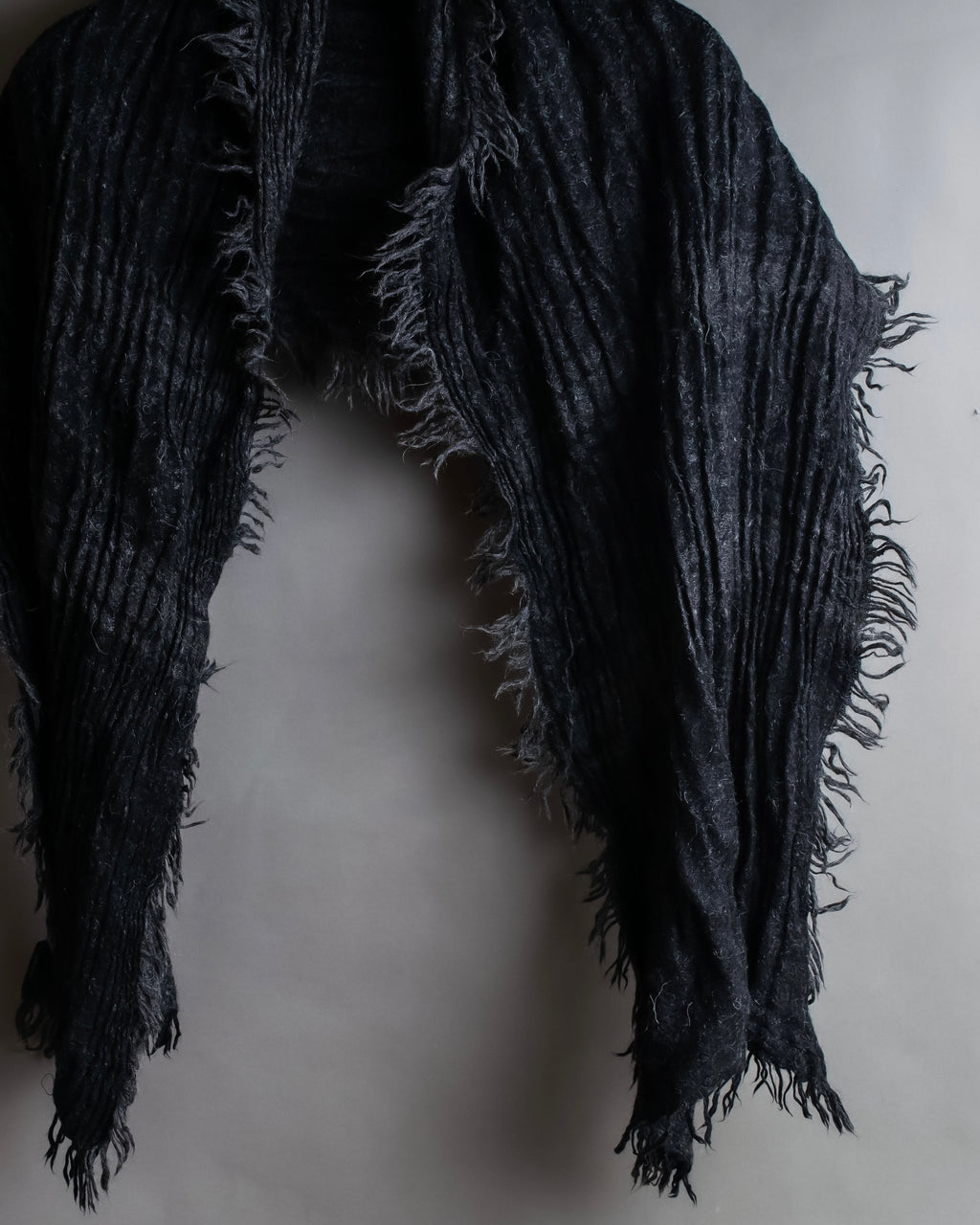 "GUCCI" Tom Ford period random pleats fringe stole