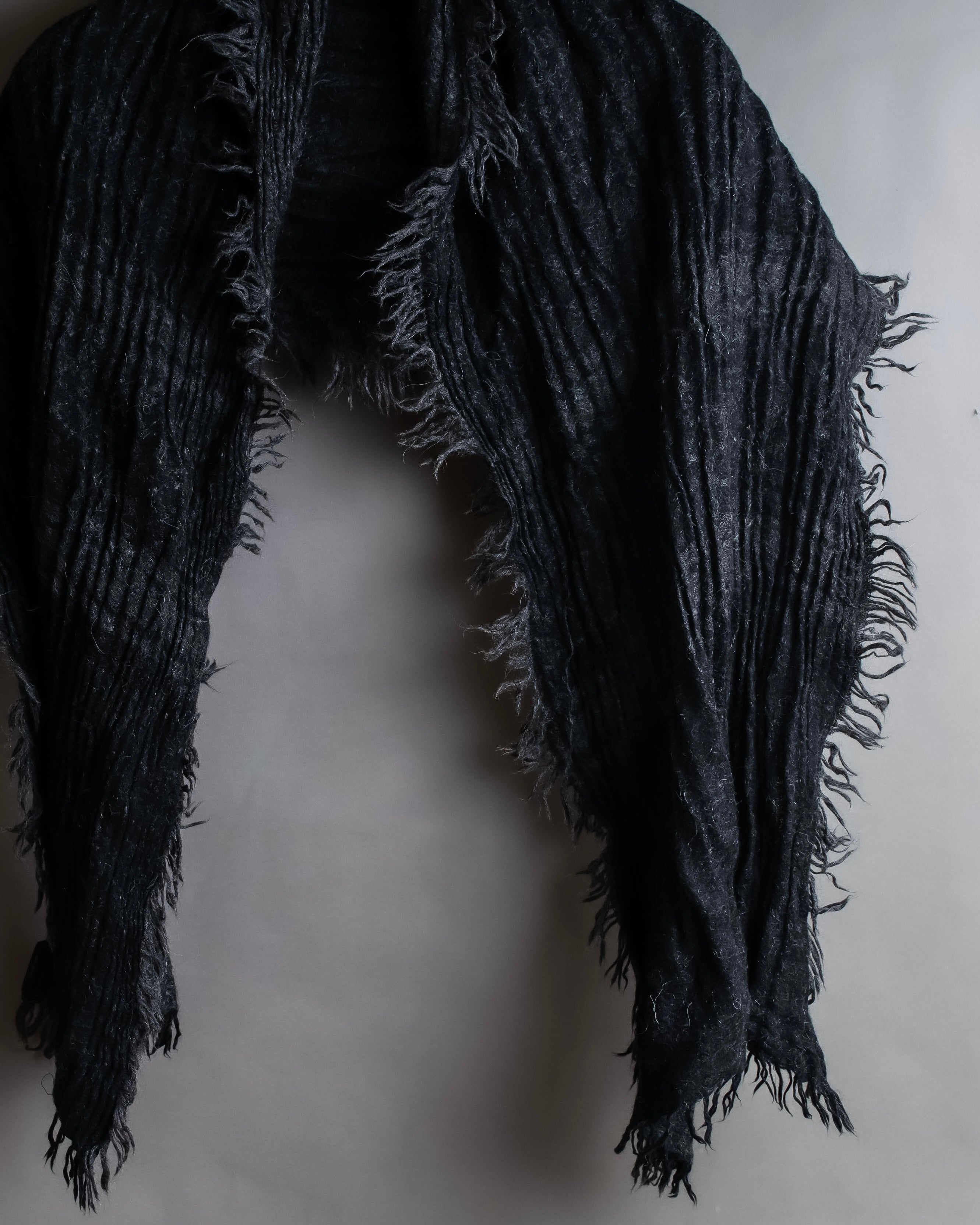 "GUCCI" Tom Ford period random pleats fringe stole