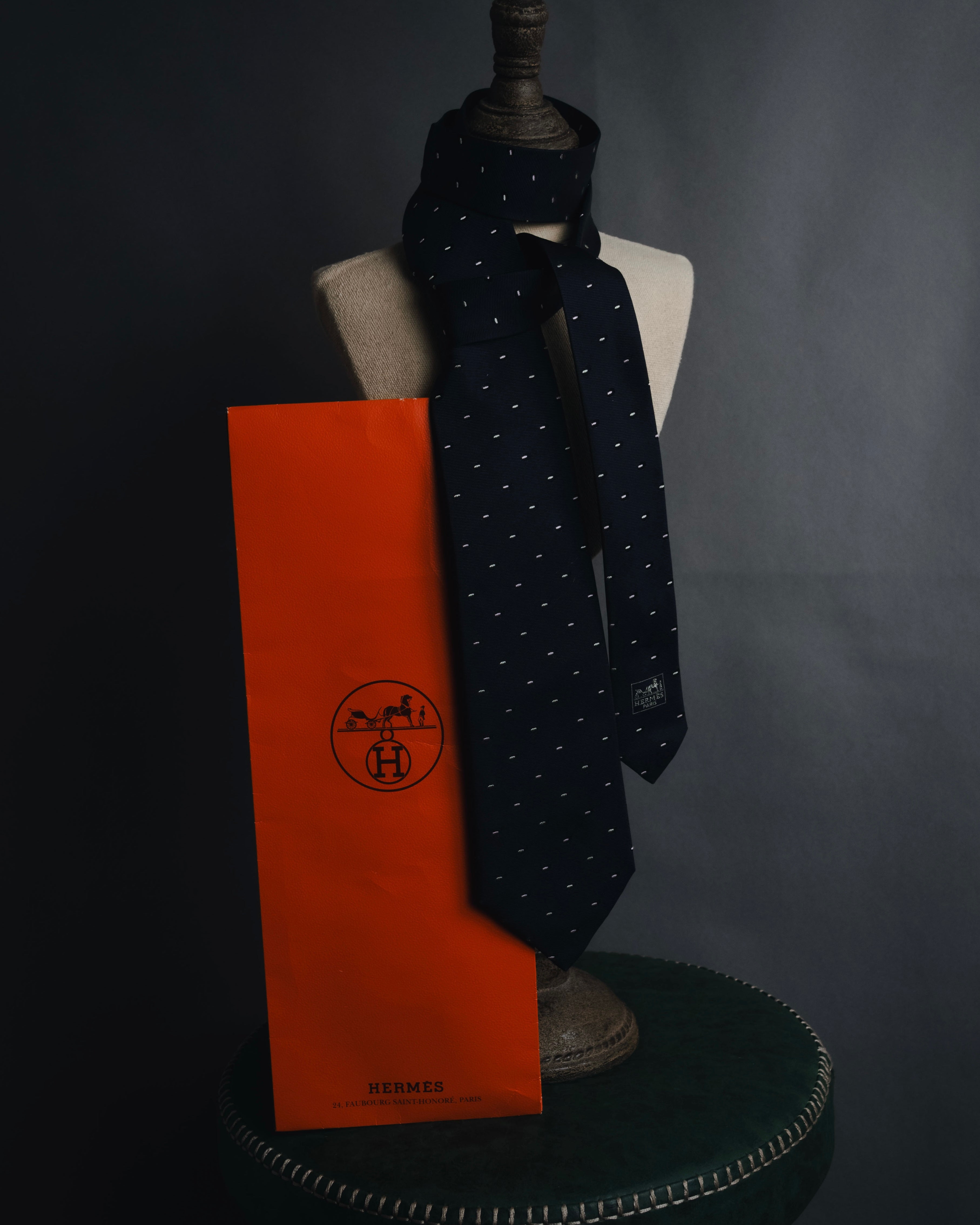 "HERMES" 90’s-00’s Midnight jacquard dot silk tie
