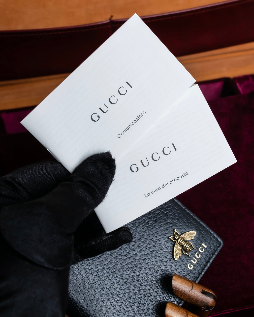 "GUCCI" Gold bee motif animalier bi-fold leather wallet