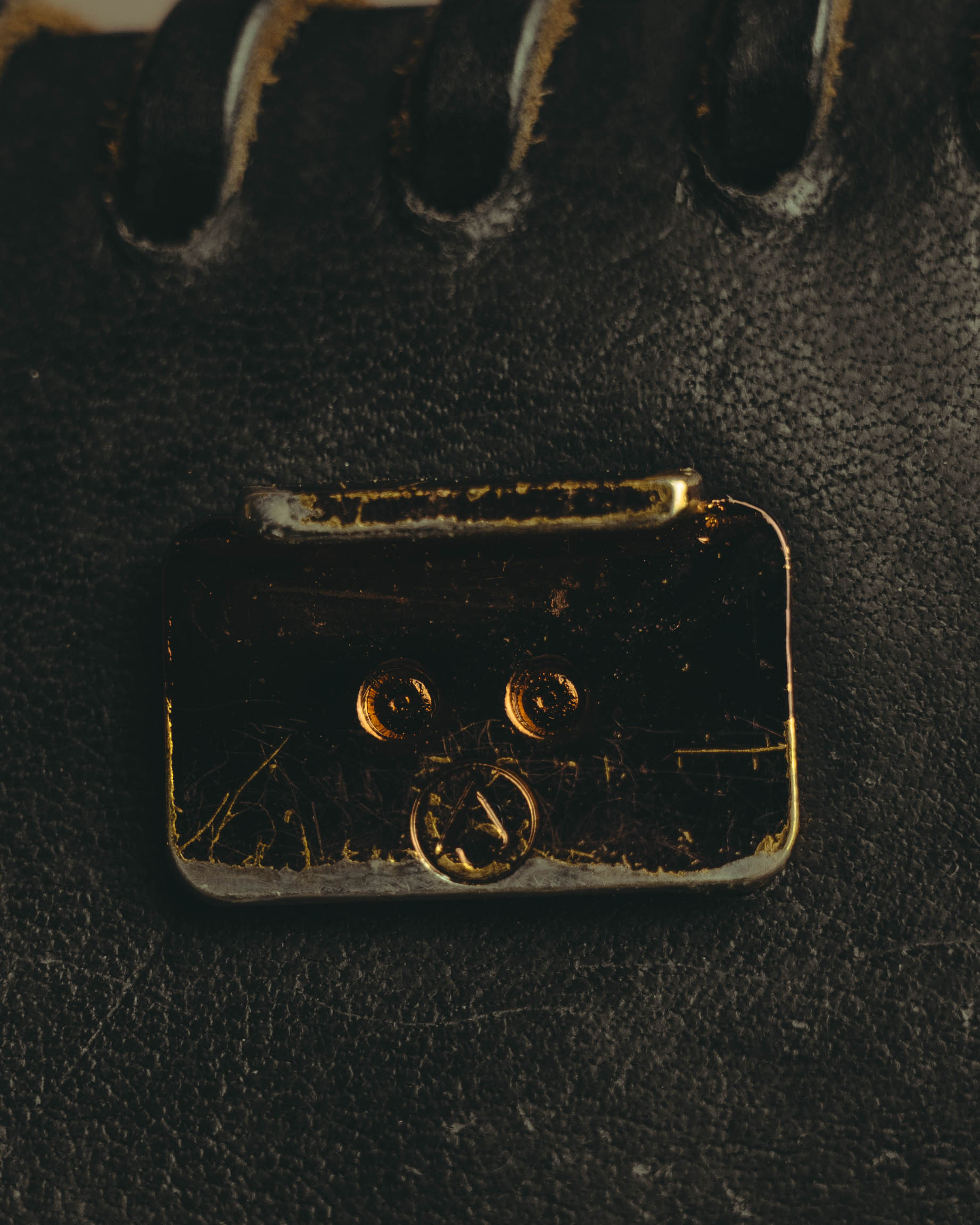 -SPECIAL- “FENDI” 80’s-90’s Coat of arms embossed whipstitched leather handbag