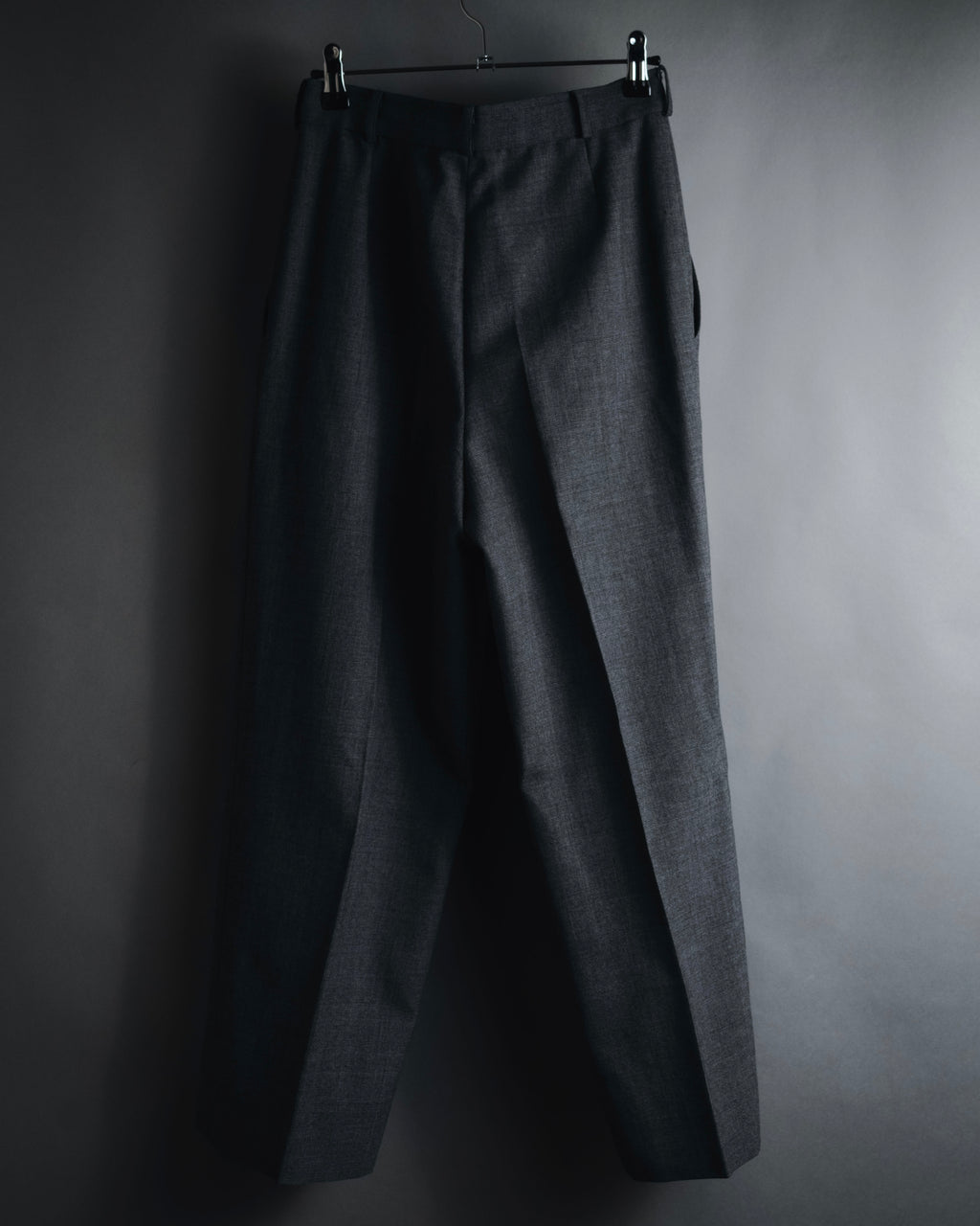 "CHANEL" high-waisted pleated trousers with signature gold button